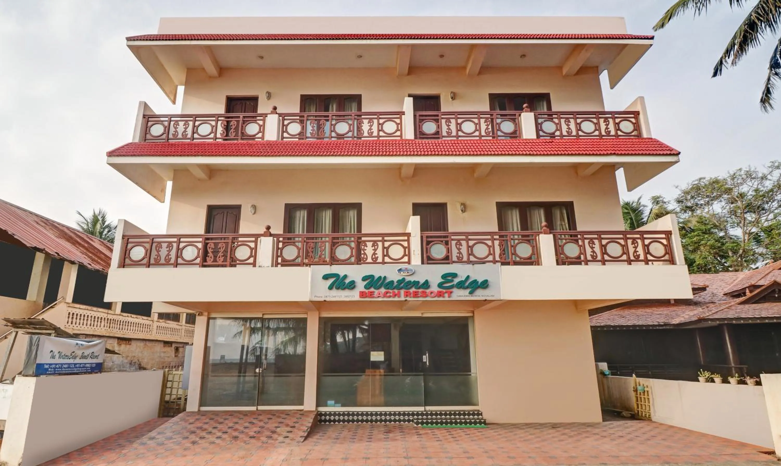 Property building in Itsy Hotels The Waters Edge Beach Resort