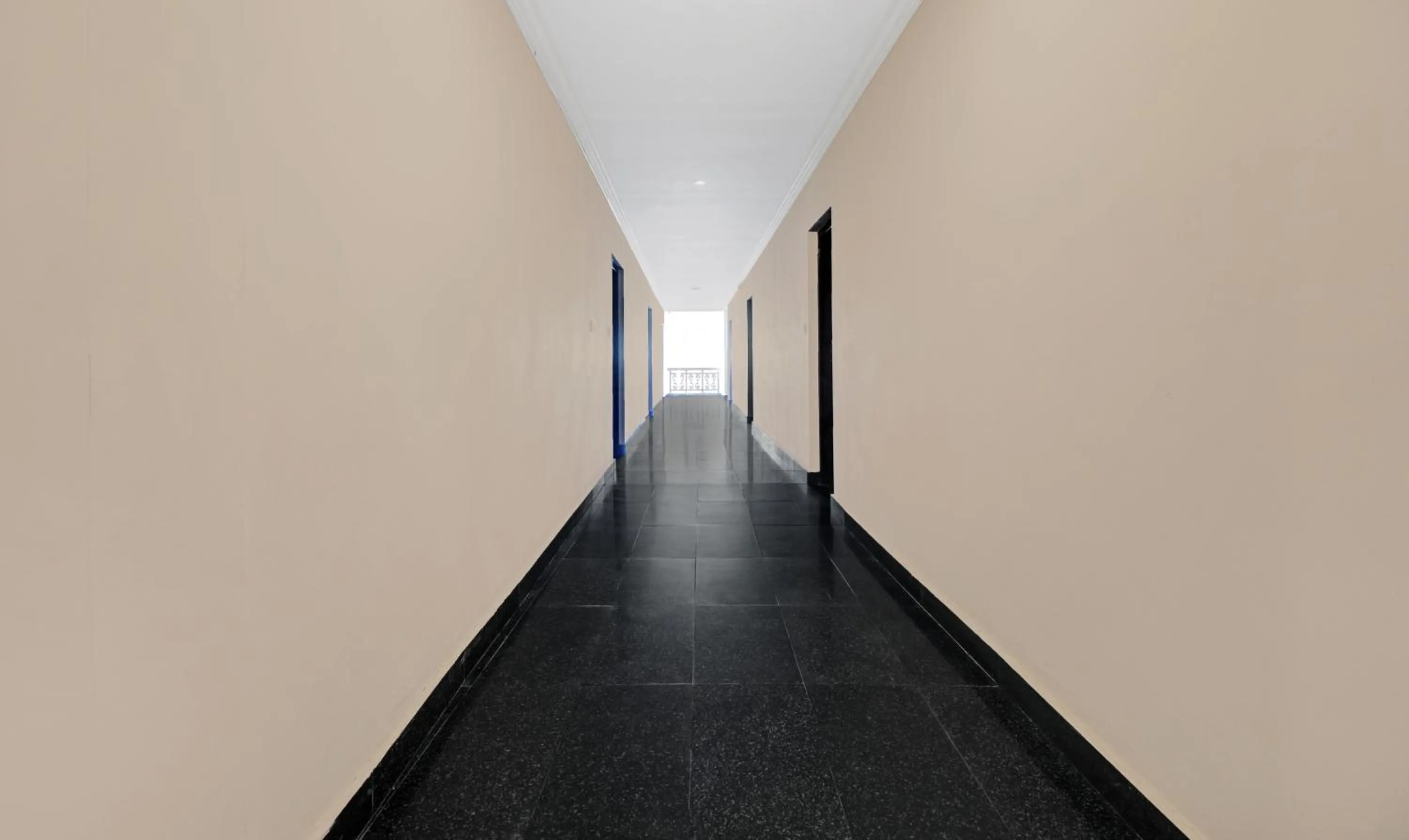 Lobby or reception in Itsy Hotels The Waters Edge Beach Resort