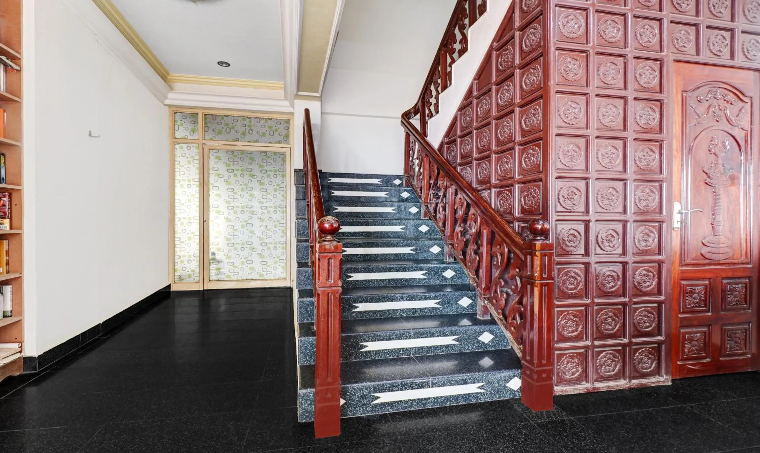 Lobby or reception in Itsy Hotels The Waters Edge Beach Resort