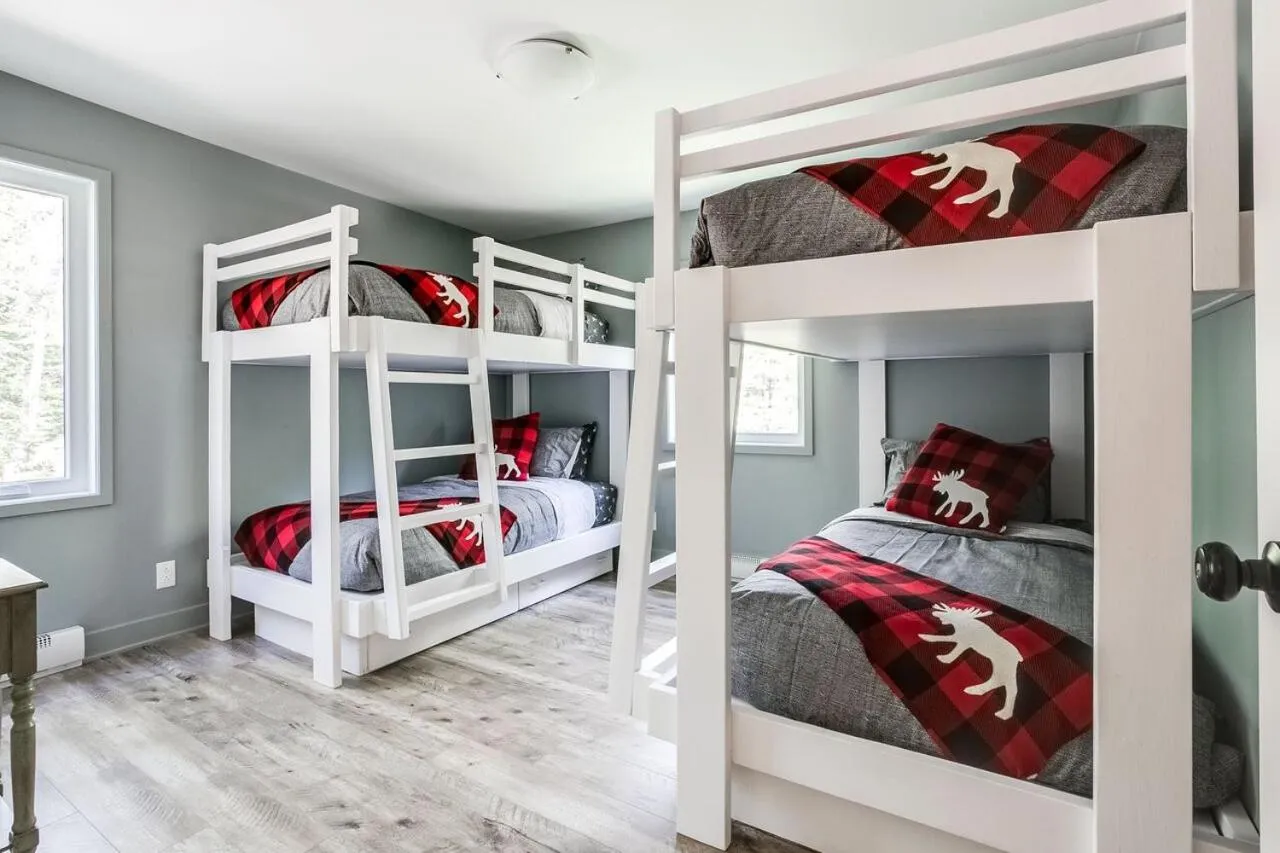 Bed in Le Grand Shack- Locations du Sommet