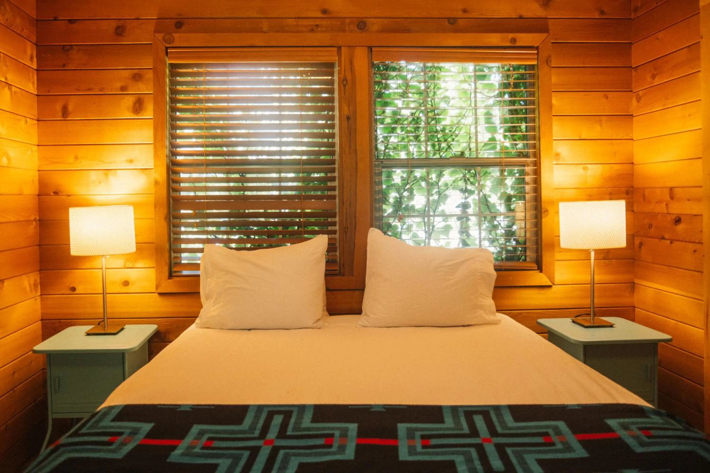 Bedroom, Bed in Johnson's Beach Cabins and Campground