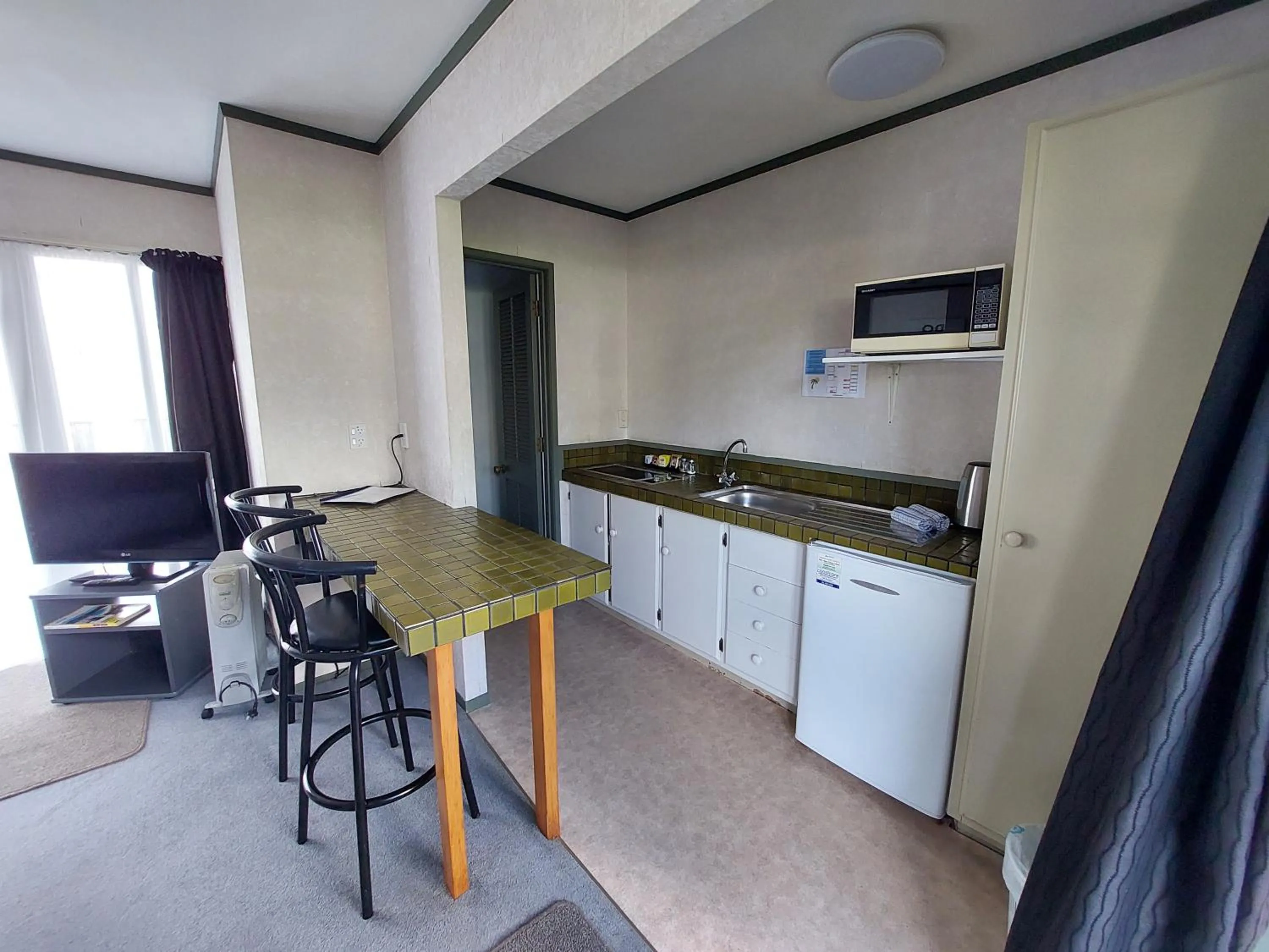 Dining area in Edgewater Motel