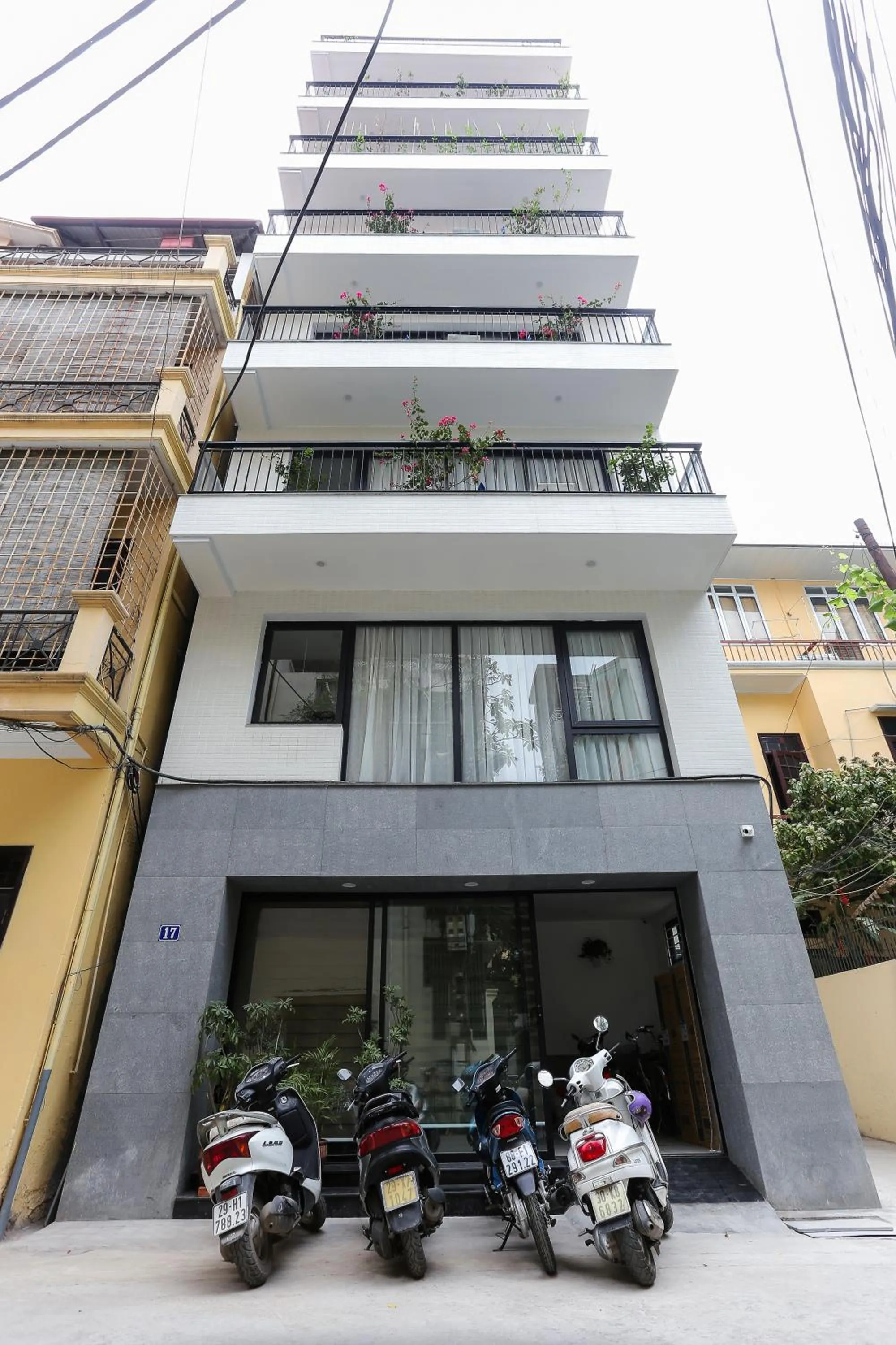 Property building in Quiet Hoang Quoc Viet Hotel & apartment