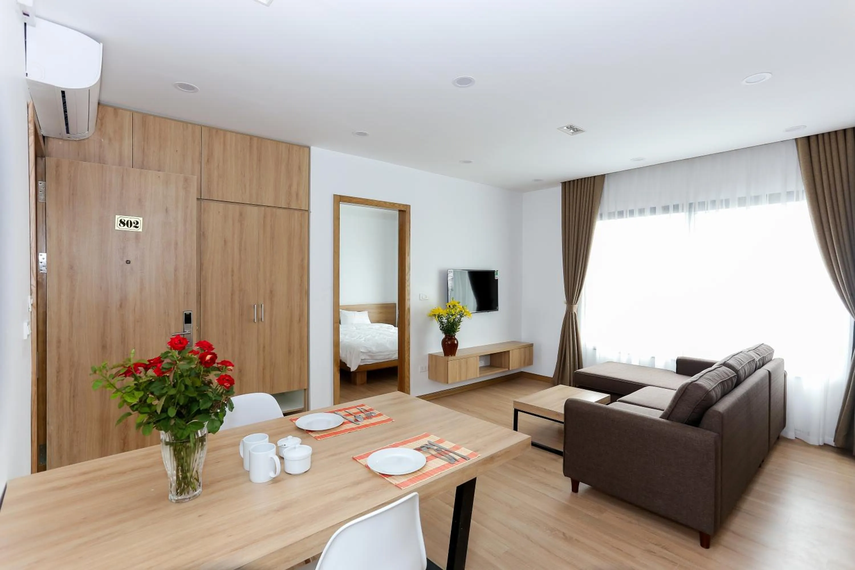 TV and multimedia in Quiet Hoang Quoc Viet Hotel & apartment