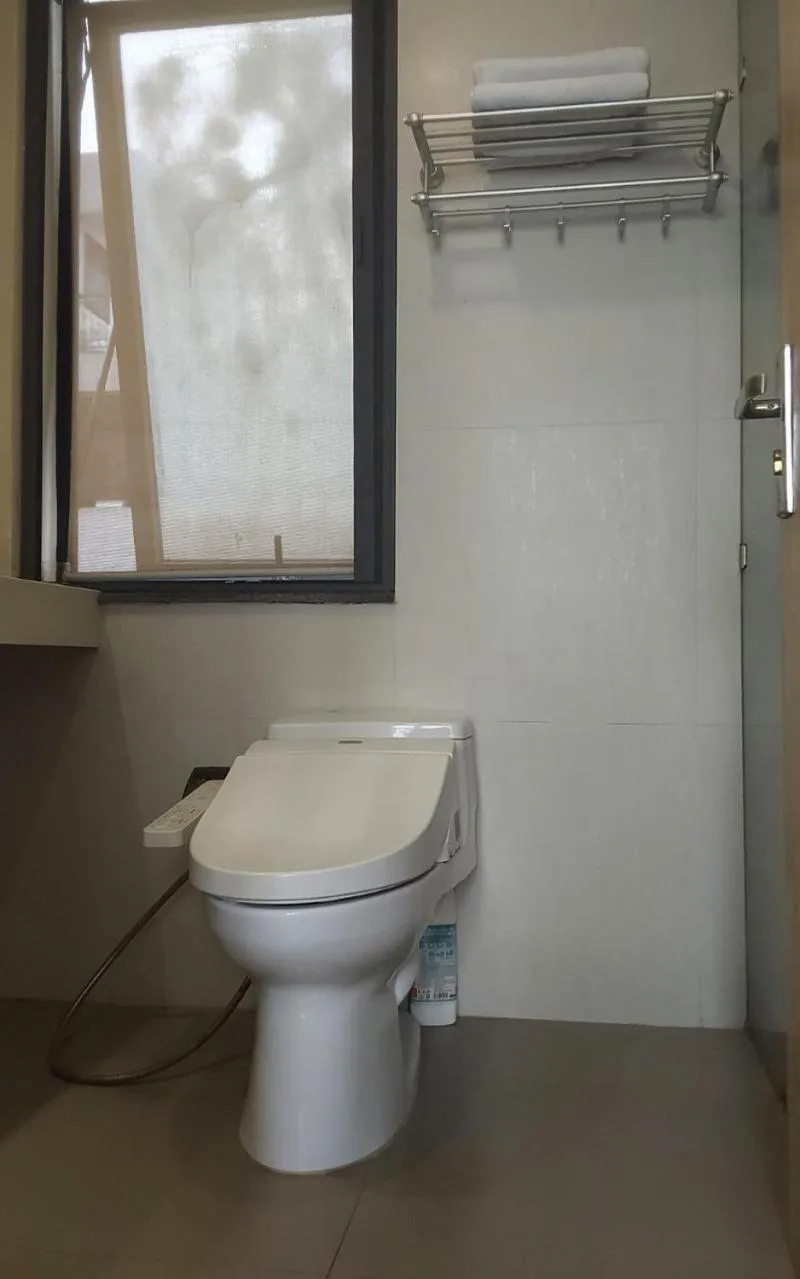 Quiet Hoang Quoc Viet Hotel & apartment