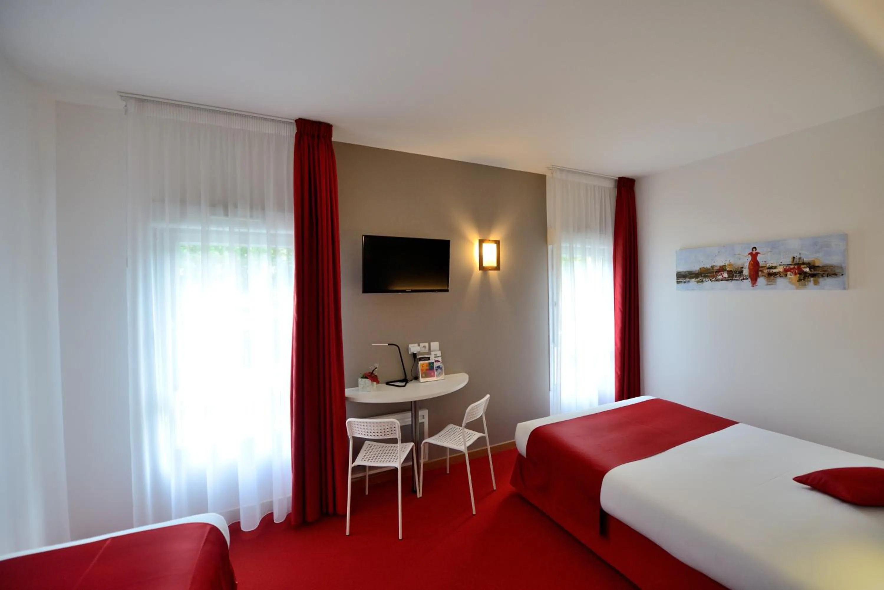 Bedroom, TV/Entertainment Center in The Originals City, Hotel Loval, Brest (Inter-Hotel)
