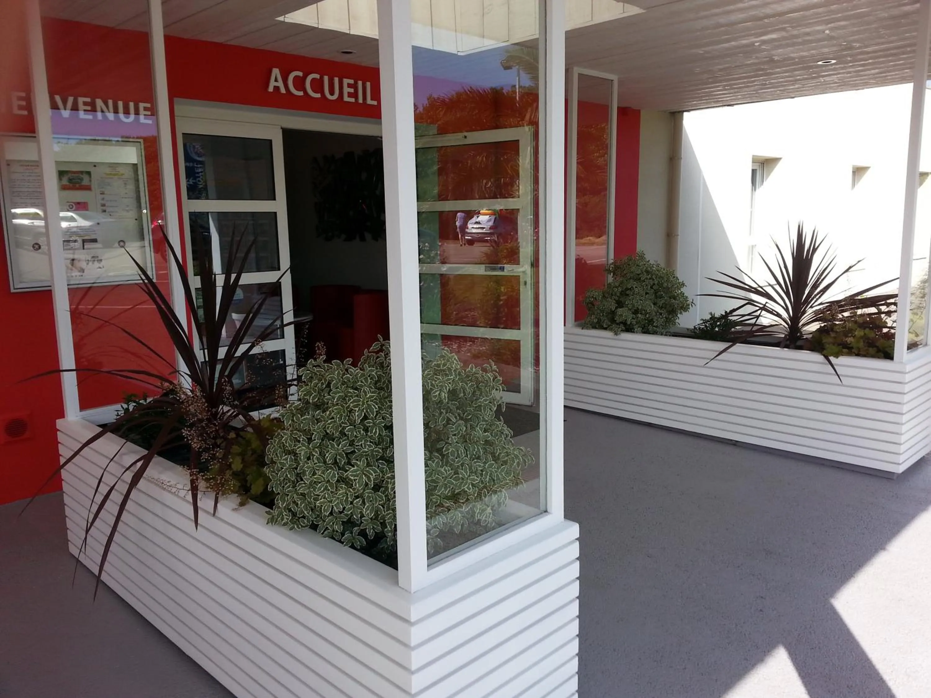 Facade/entrance in The Originals City, Hotel Loval, Brest (Inter-Hotel)
