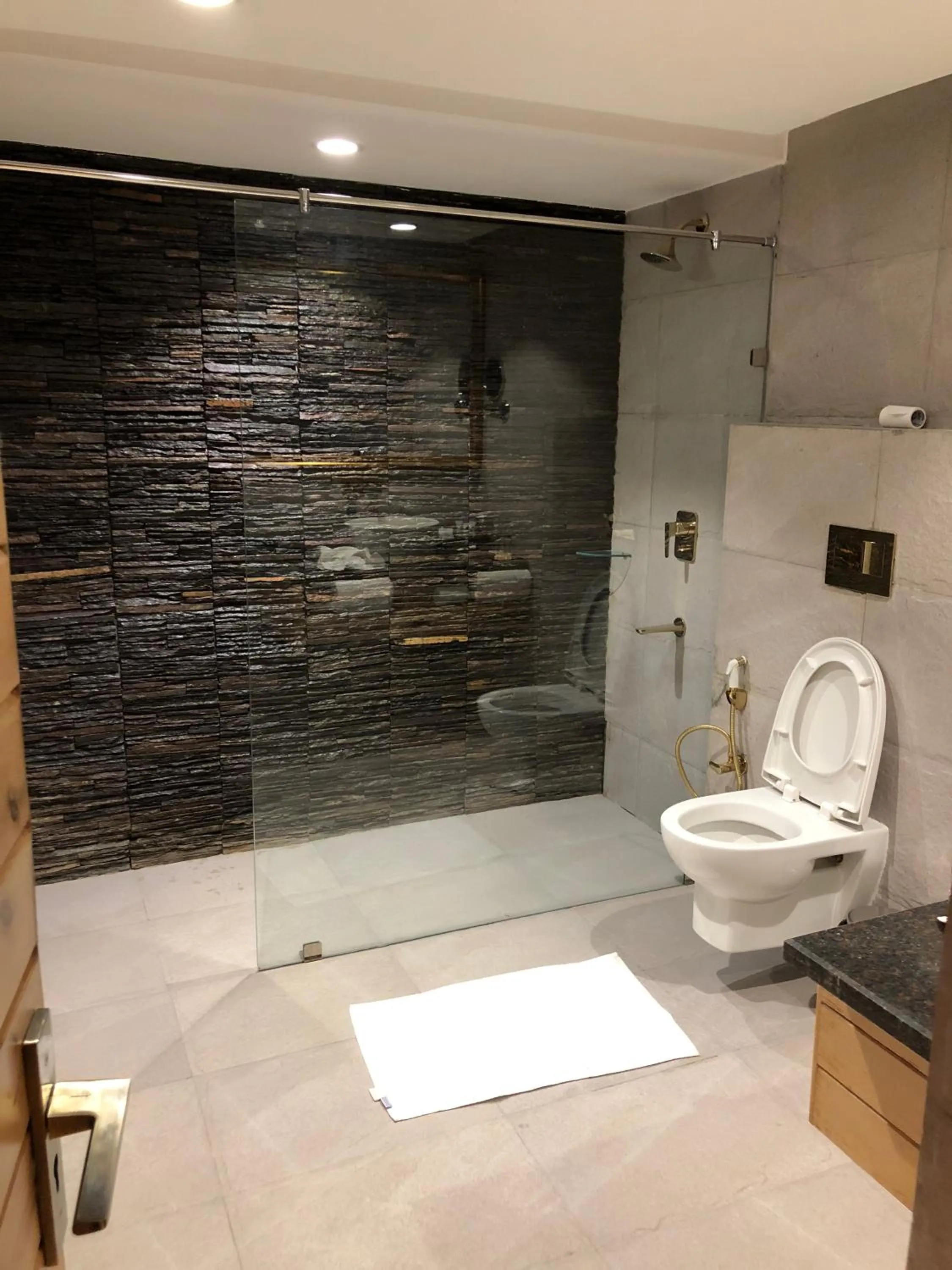 Bathroom in Deventure Shimla Hills