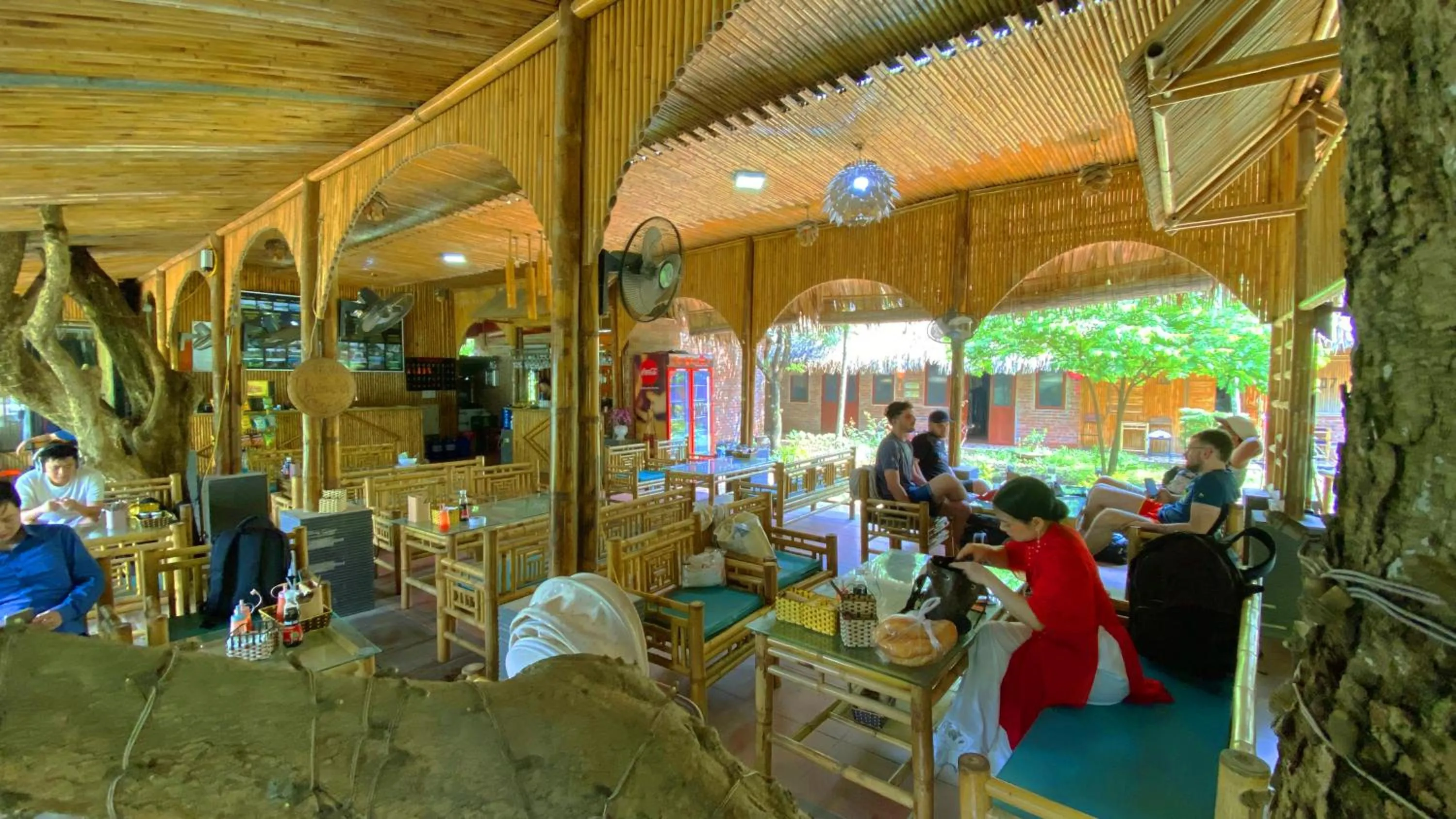 Restaurant/places to eat in Quoc Khanh Bamboo Homestay