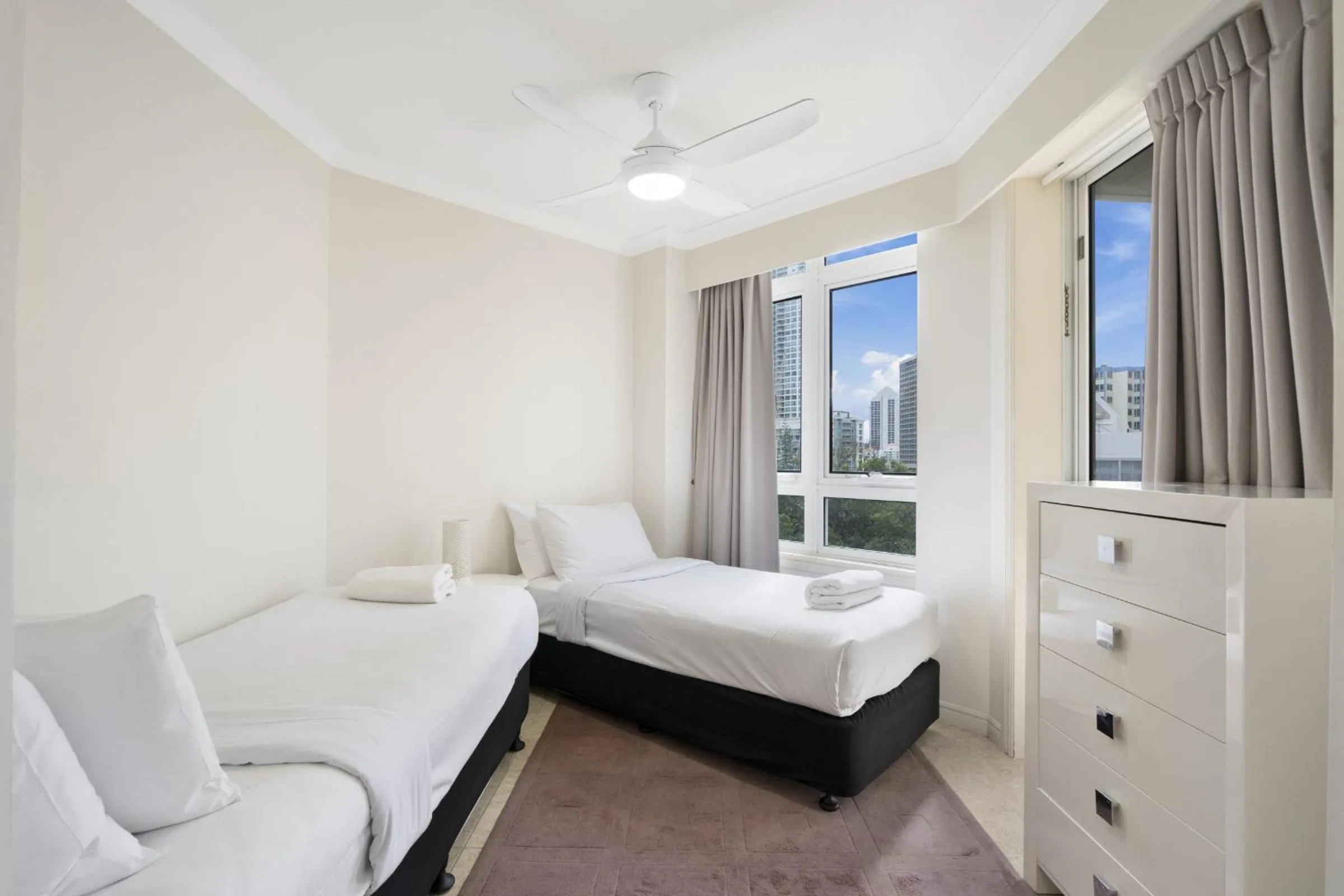 Bedroom, Bed in Moroccan Resort - HR Surfers Paradise