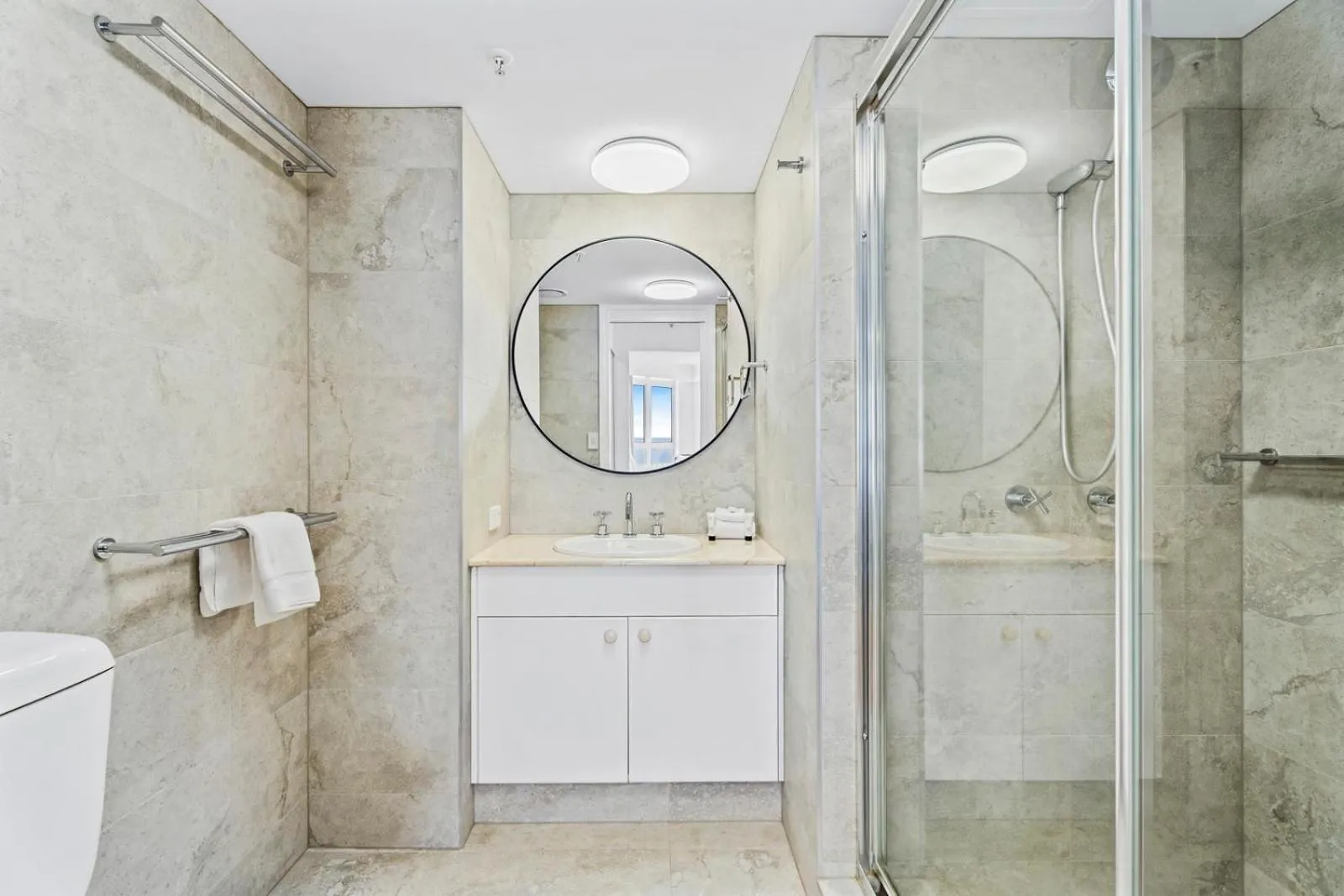 Bathroom in Moroccan Resort - HR Surfers Paradise