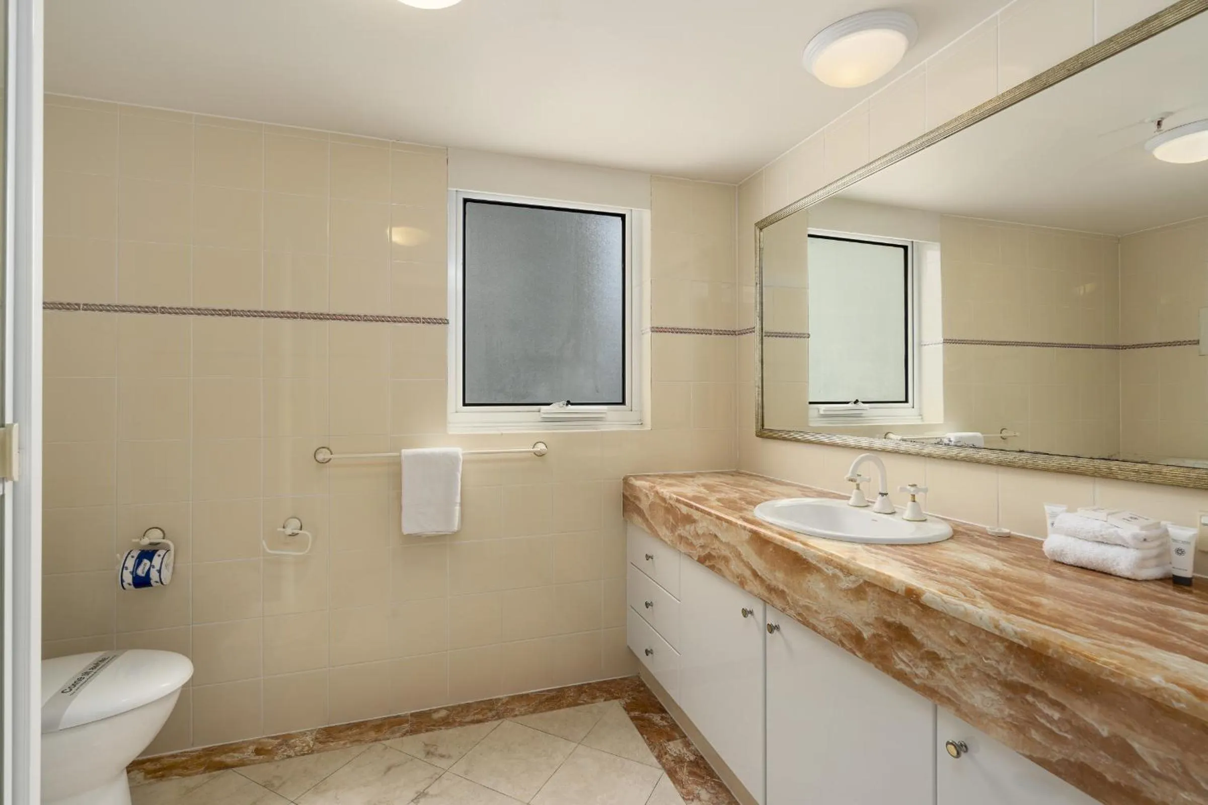 Shower in Moroccan Resort - HR Surfers Paradise