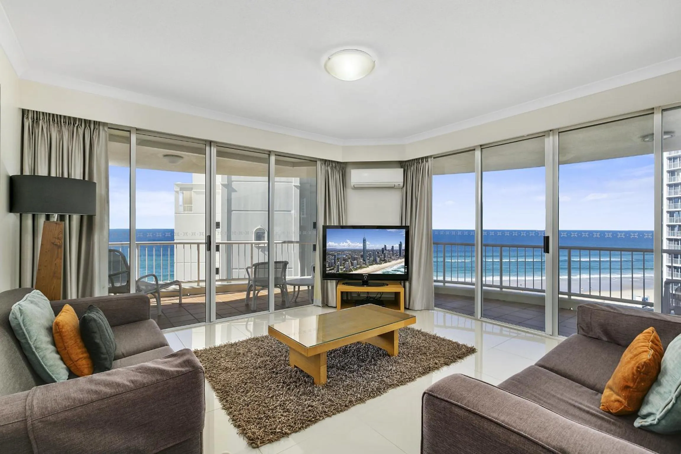 TV and multimedia in Moroccan Resort - HR Surfers Paradise