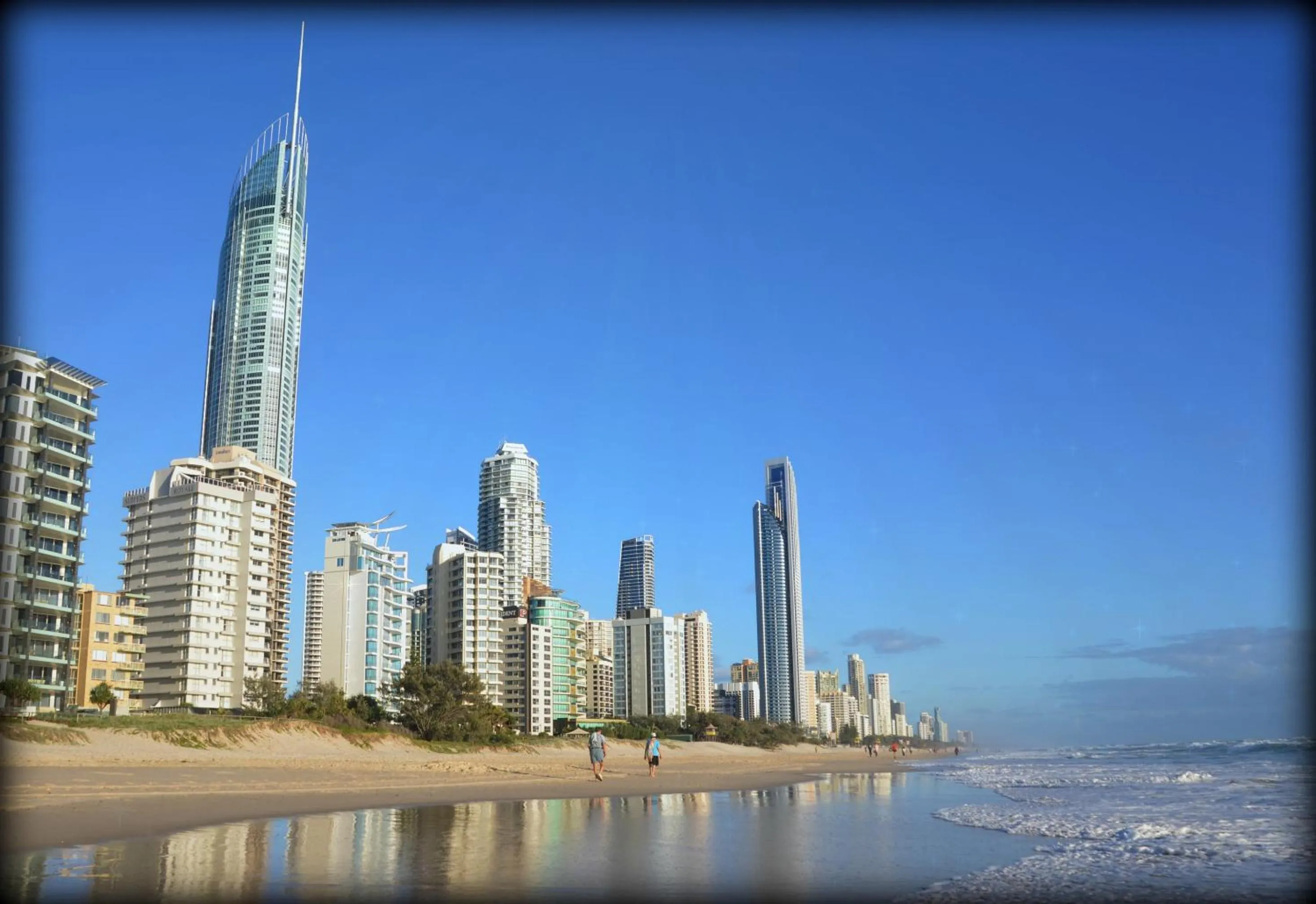 Beach in Moroccan Resort - HR Surfers Paradise