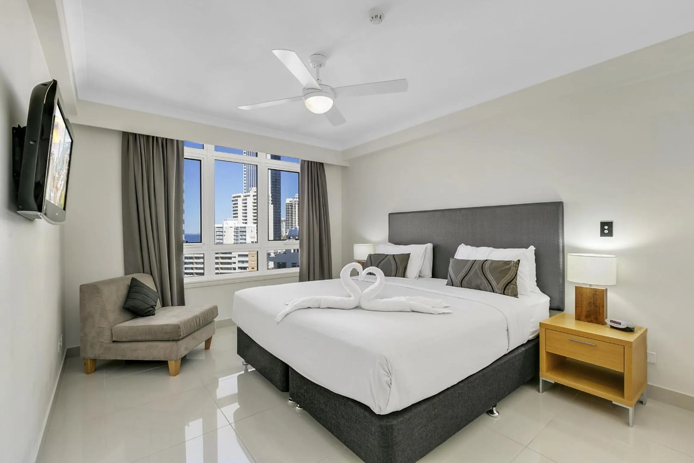 TV and multimedia, Bed in Moroccan Resort - HR Surfers Paradise