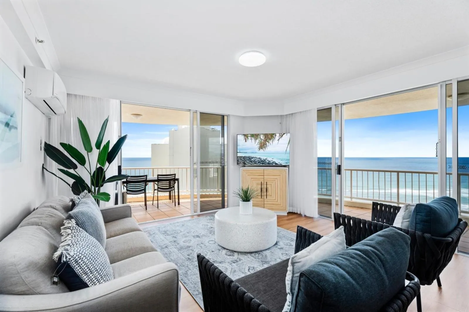 Living room in Moroccan Resort - HR Surfers Paradise