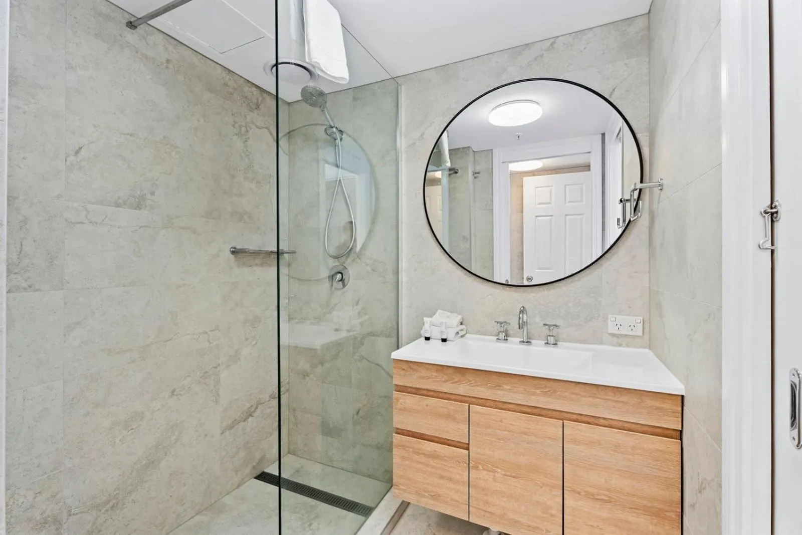 Bathroom in Moroccan Resort - HR Surfers Paradise