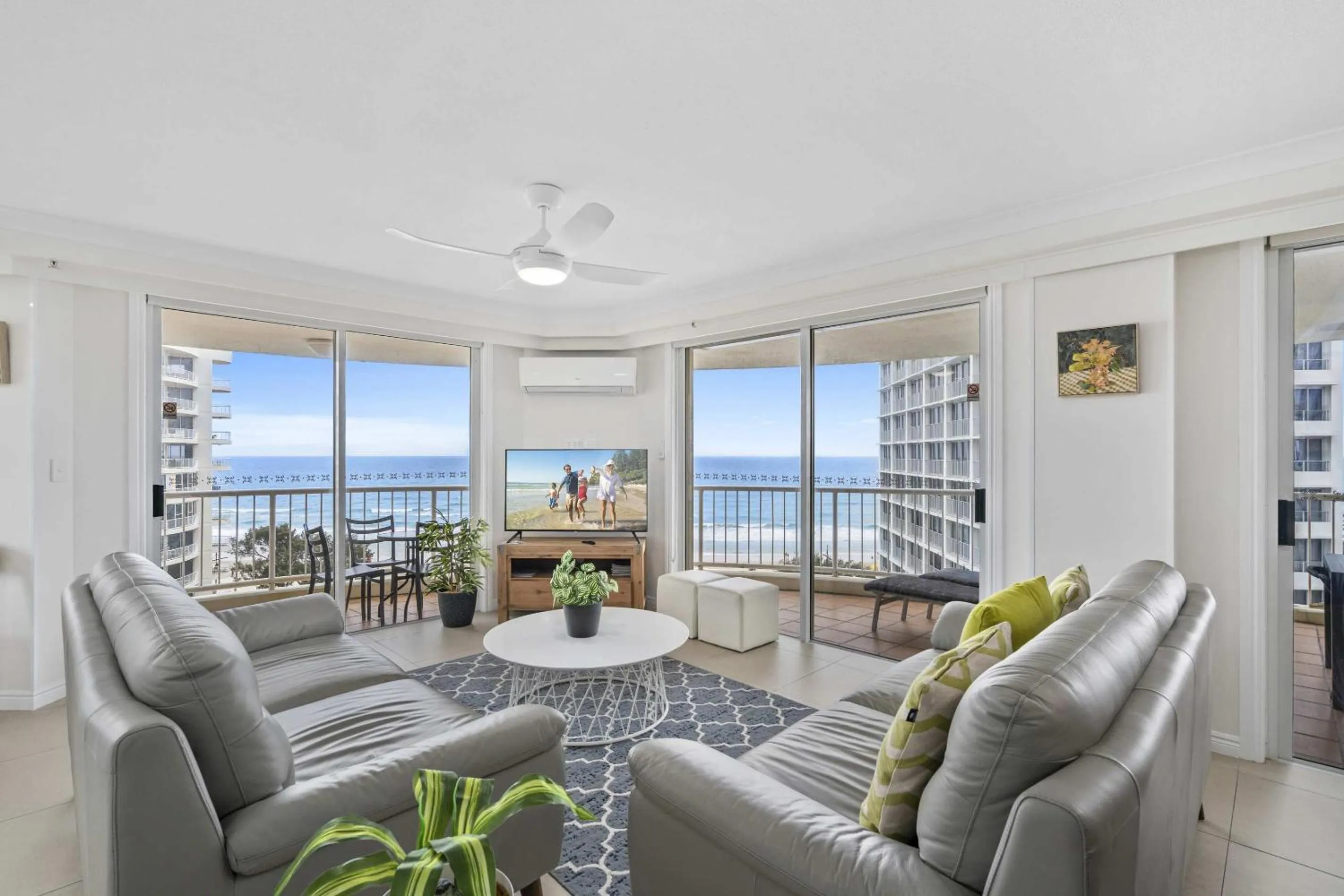 TV and multimedia in Moroccan Resort - HR Surfers Paradise