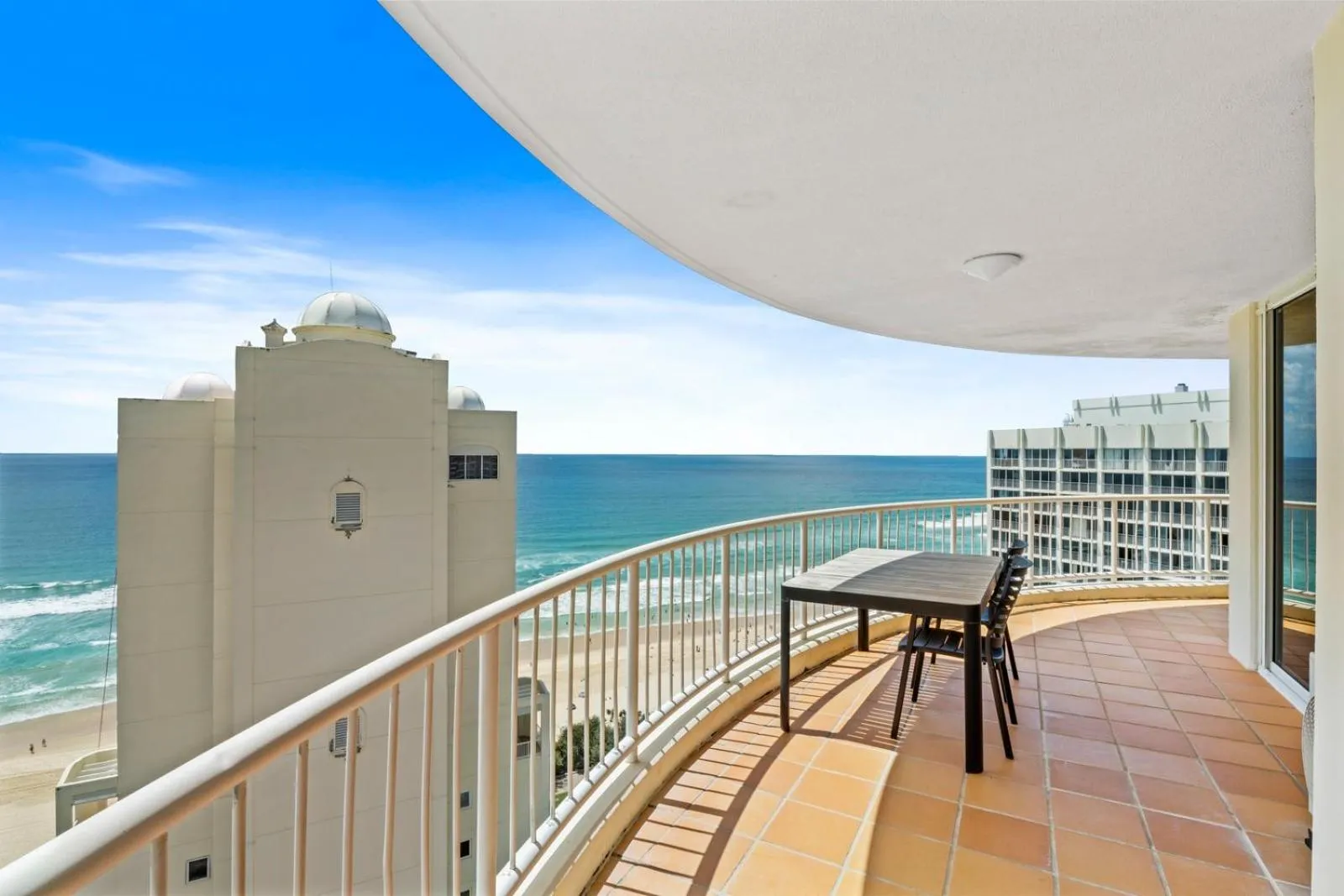 Sea view in Moroccan Resort - HR Surfers Paradise