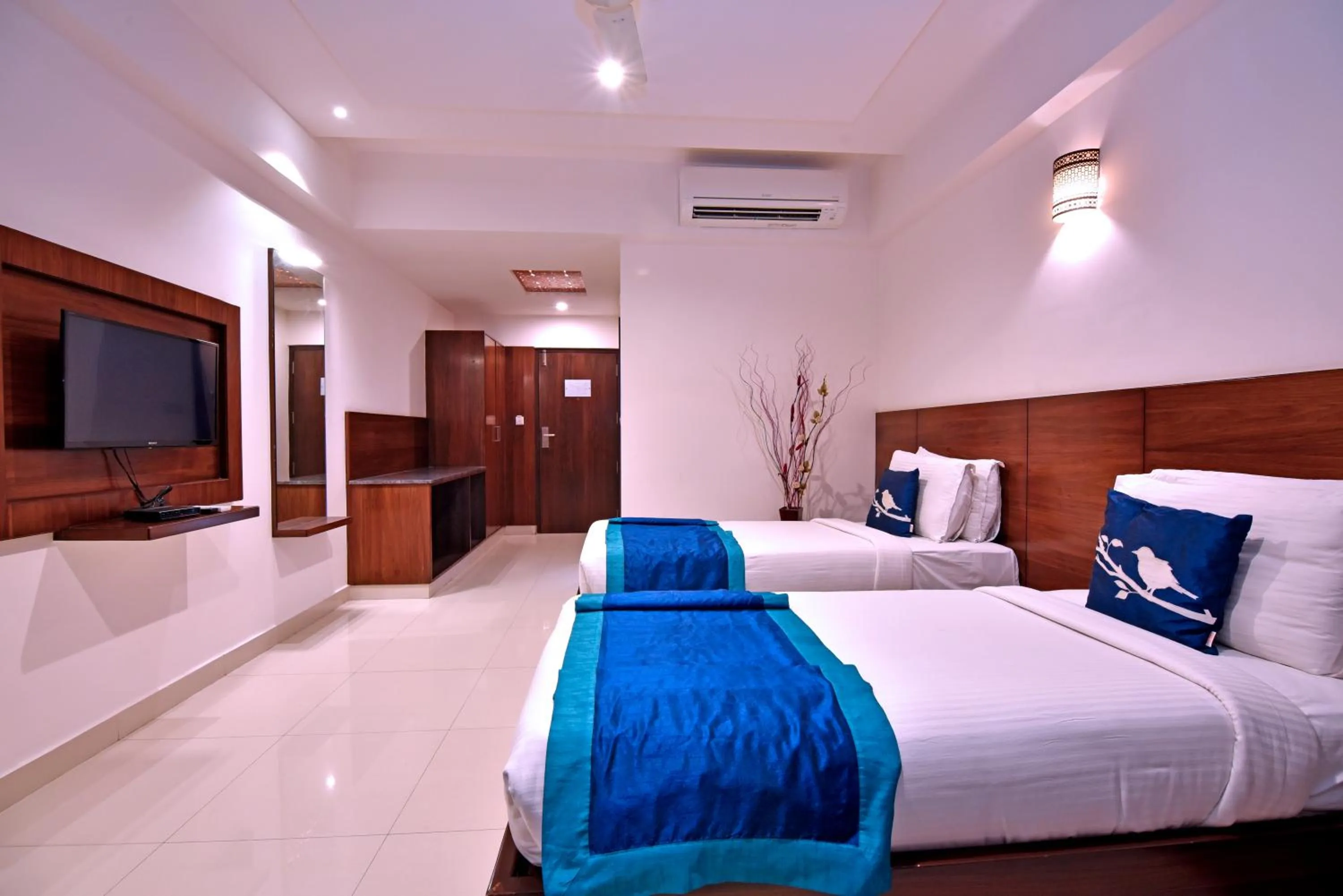 Bedroom, Bed in I V Sanctum Hotel