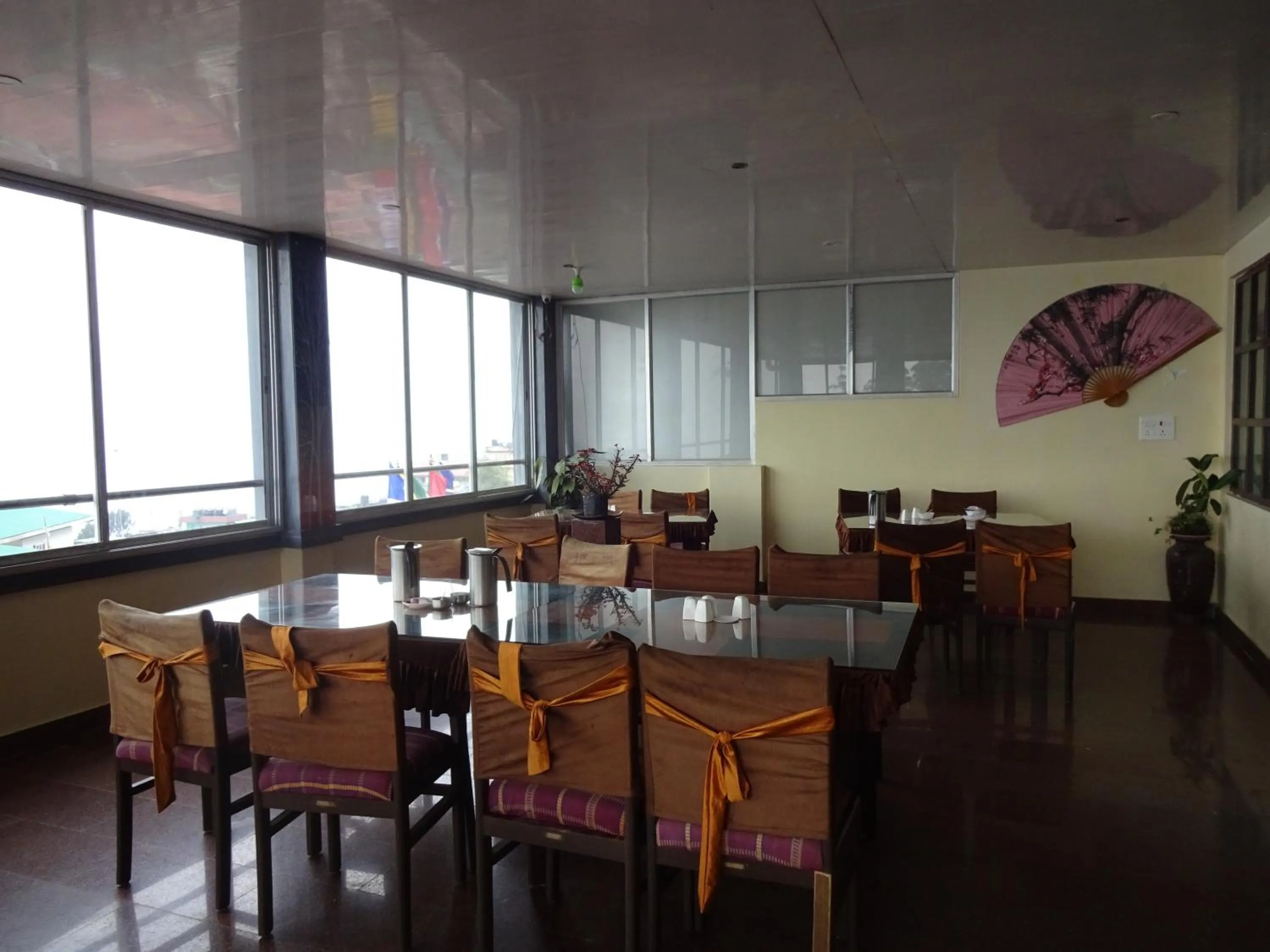 Restaurant/places to eat in Jain Group Hotel Royal Residency