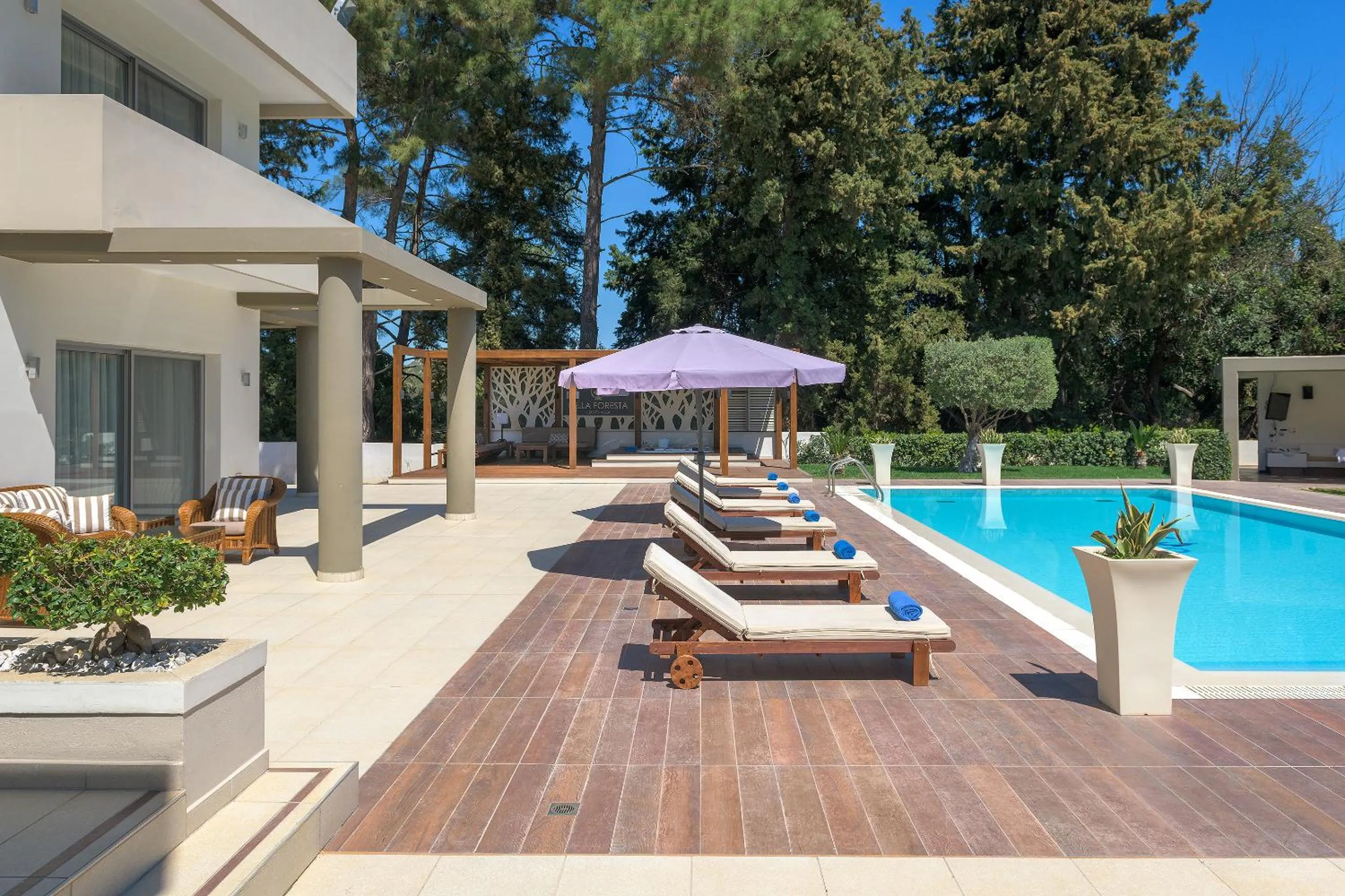 Swimming pool in Bella Foresta Villa