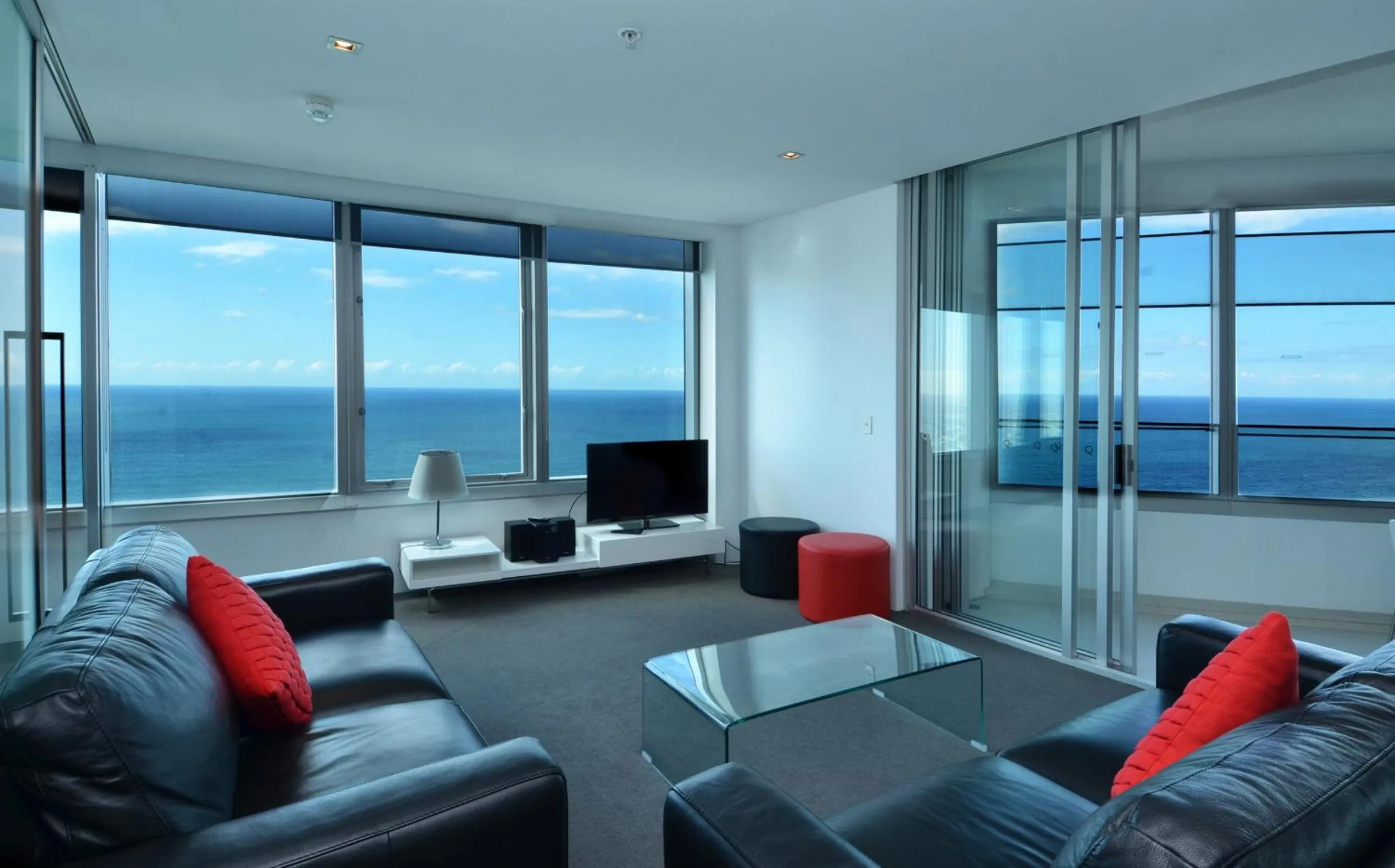 TV and multimedia in HR Surfers Paradise - Apartment 4204
