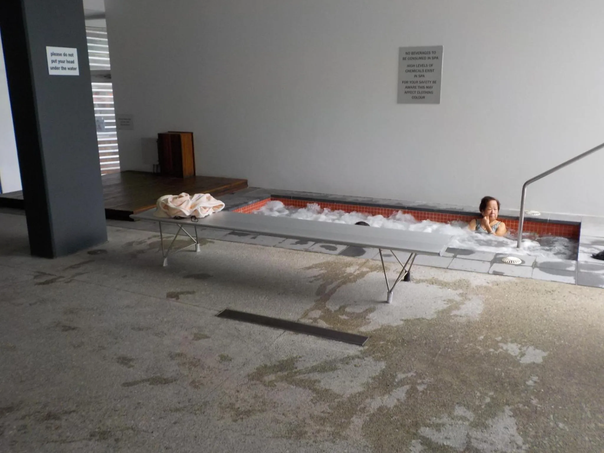 Hot Tub in HR Surfers Paradise - Apartment 4204