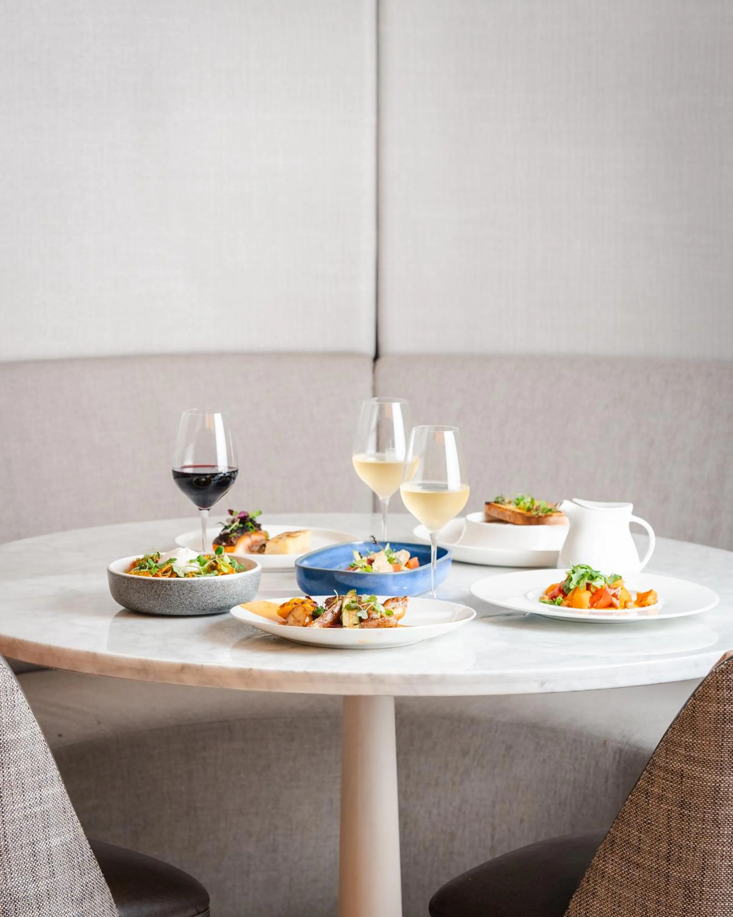 Restaurant/places to eat in Montreal Marriott Chateau Champlain