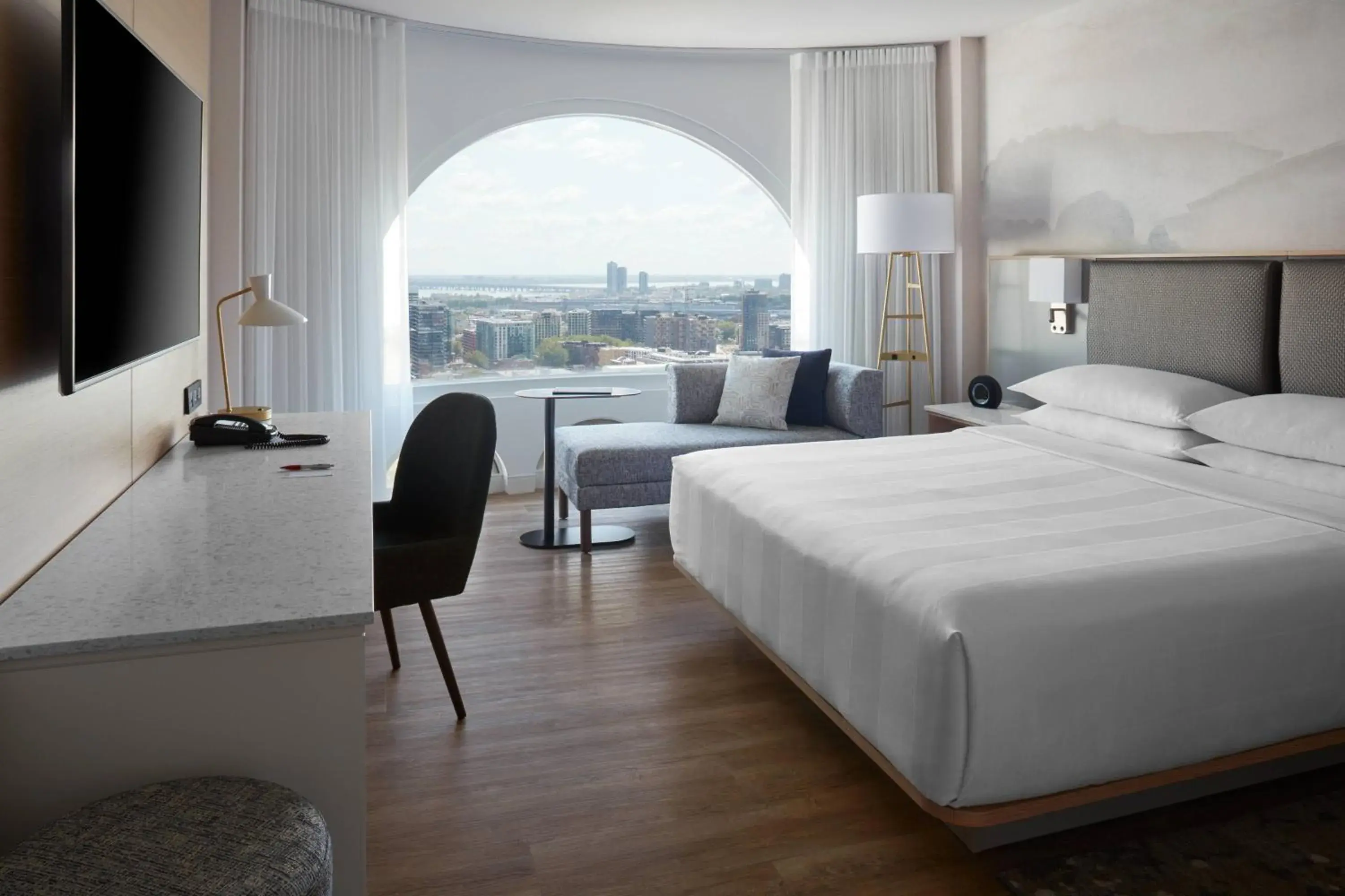 Deluxe King Room in Montreal Marriott Chateau Champlain Deluxe King Room in Montreal Marriott Chateau Champlain