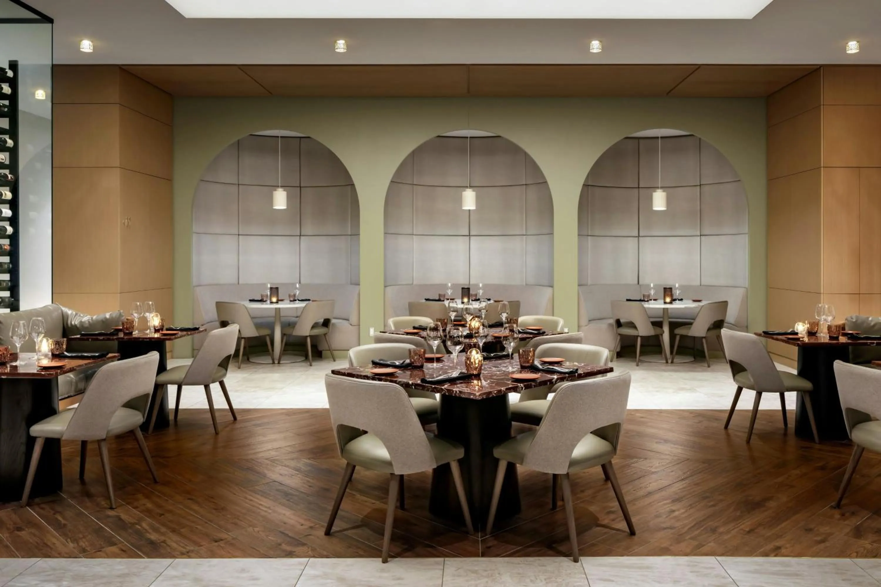 Restaurant/places to eat in Montreal Marriott Chateau Champlain