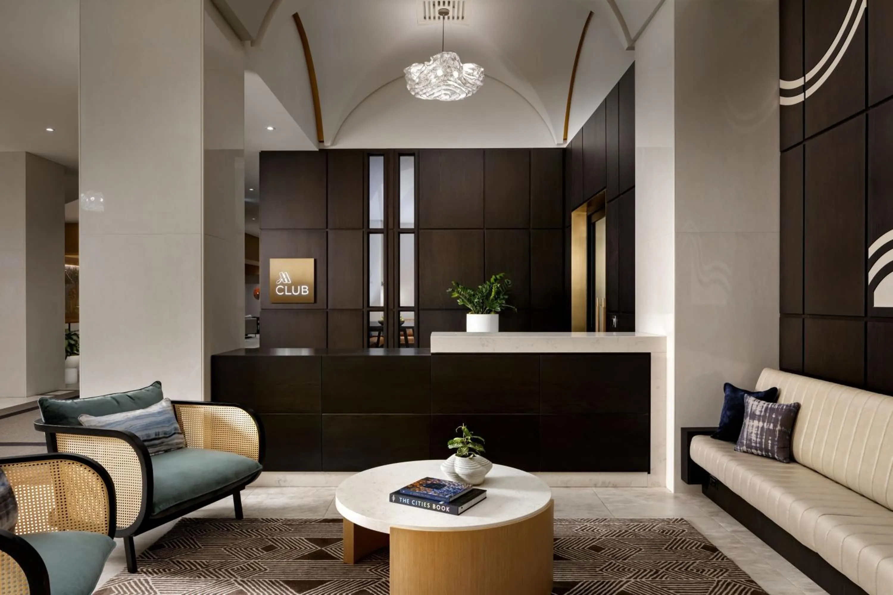 Lounge or bar in Montreal Marriott Chateau Champlain