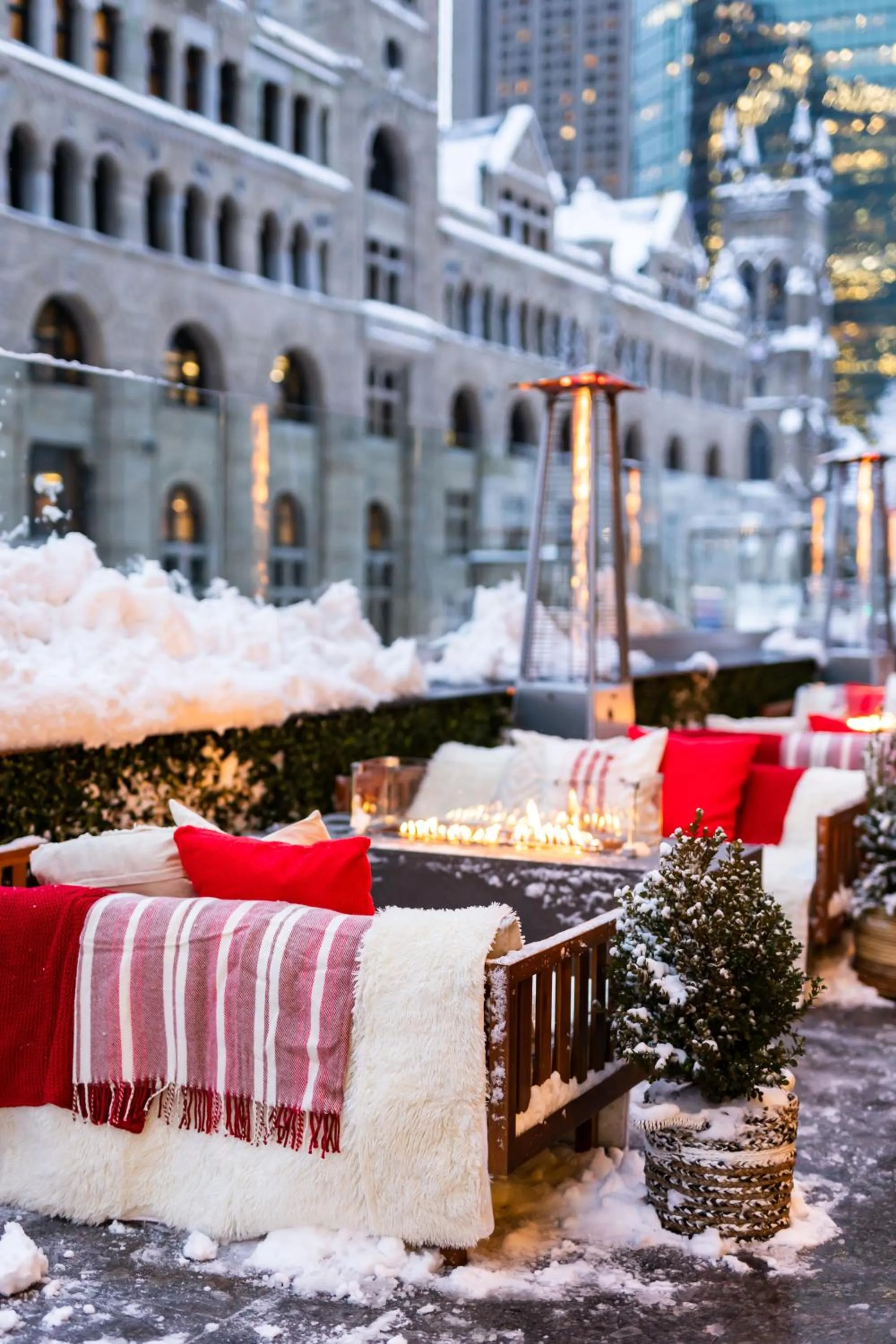 Restaurant/places to eat in Montreal Marriott Chateau Champlain