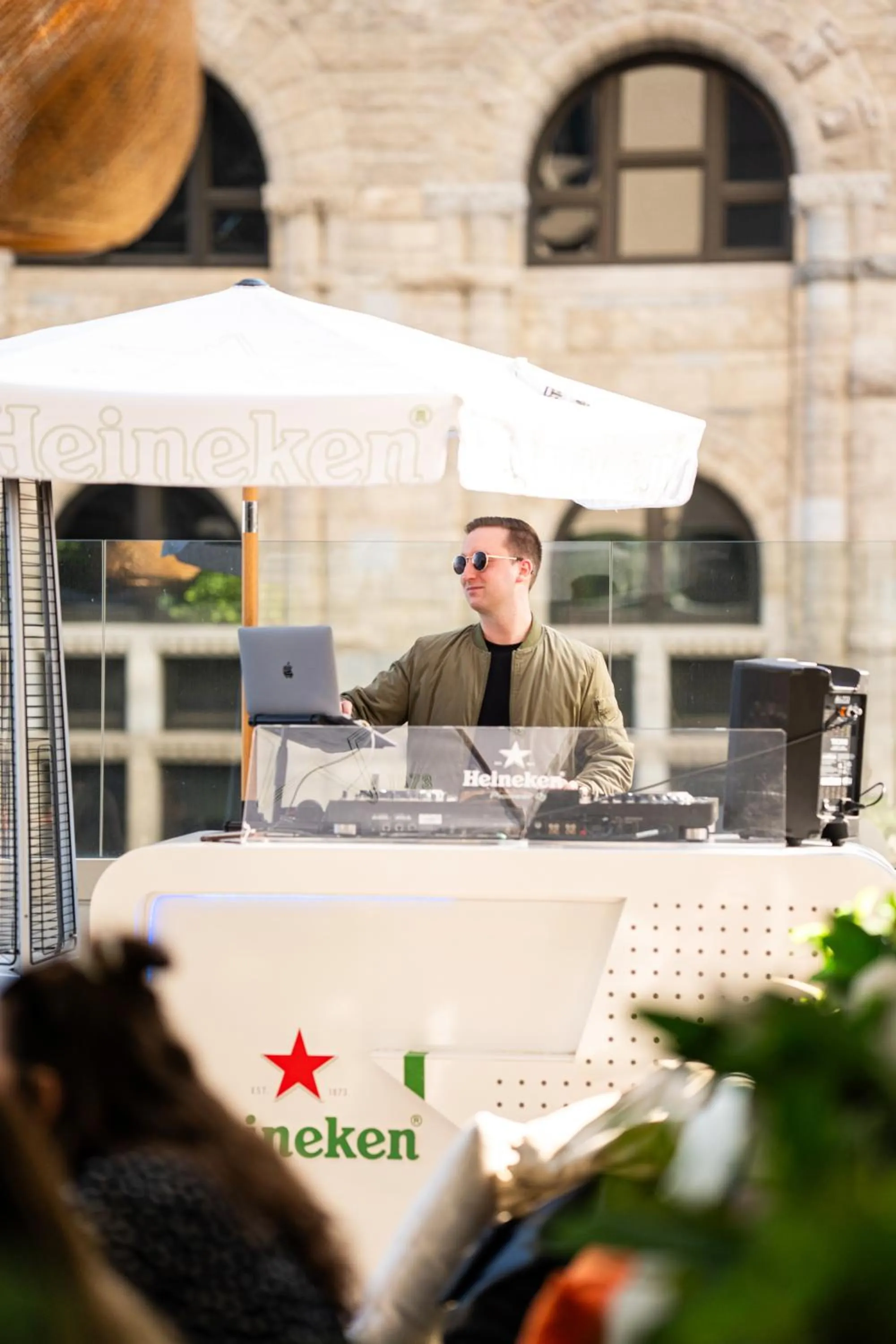 Restaurant/places to eat in Montreal Marriott Chateau Champlain