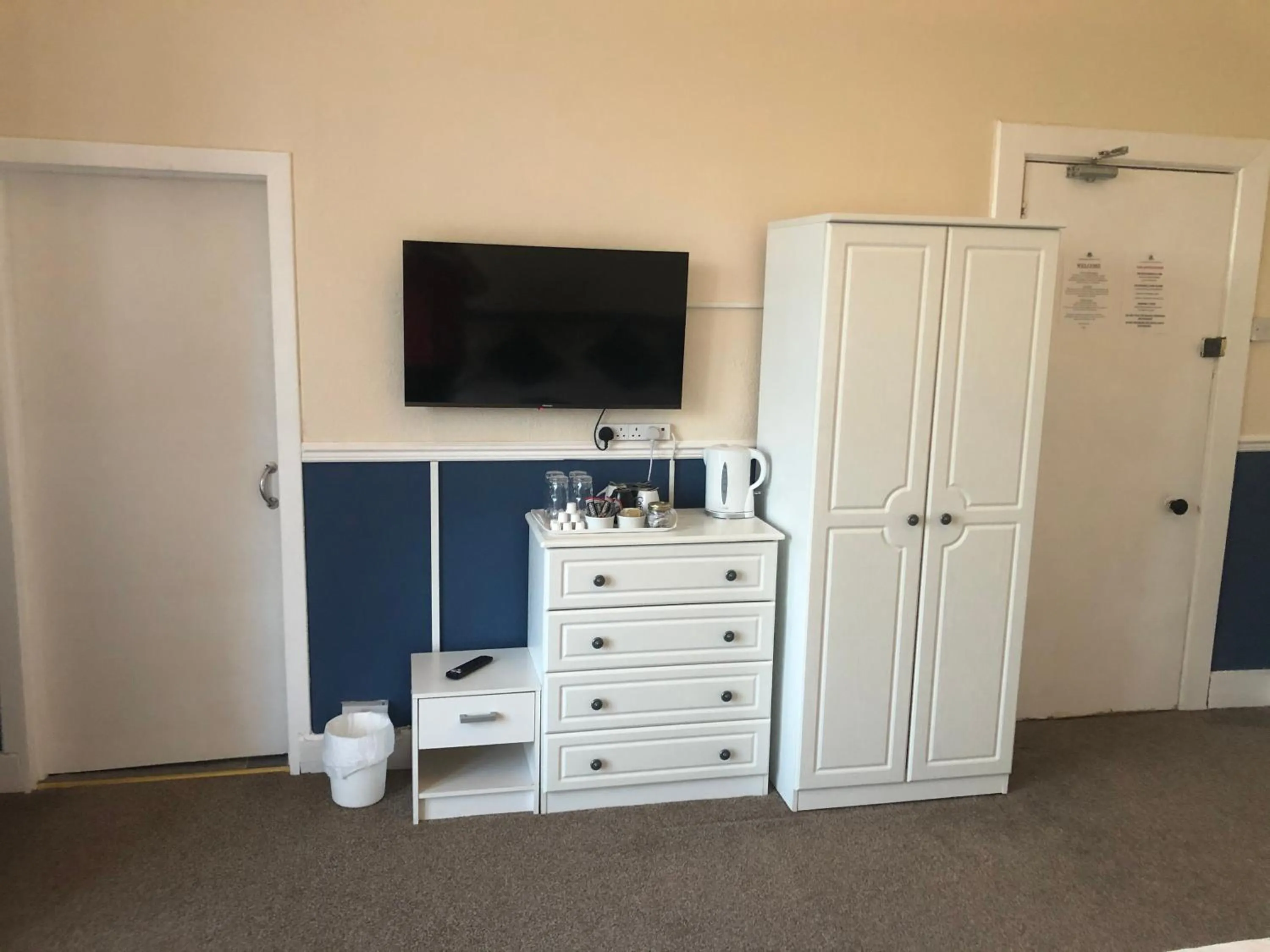 Bedroom in Leamington House