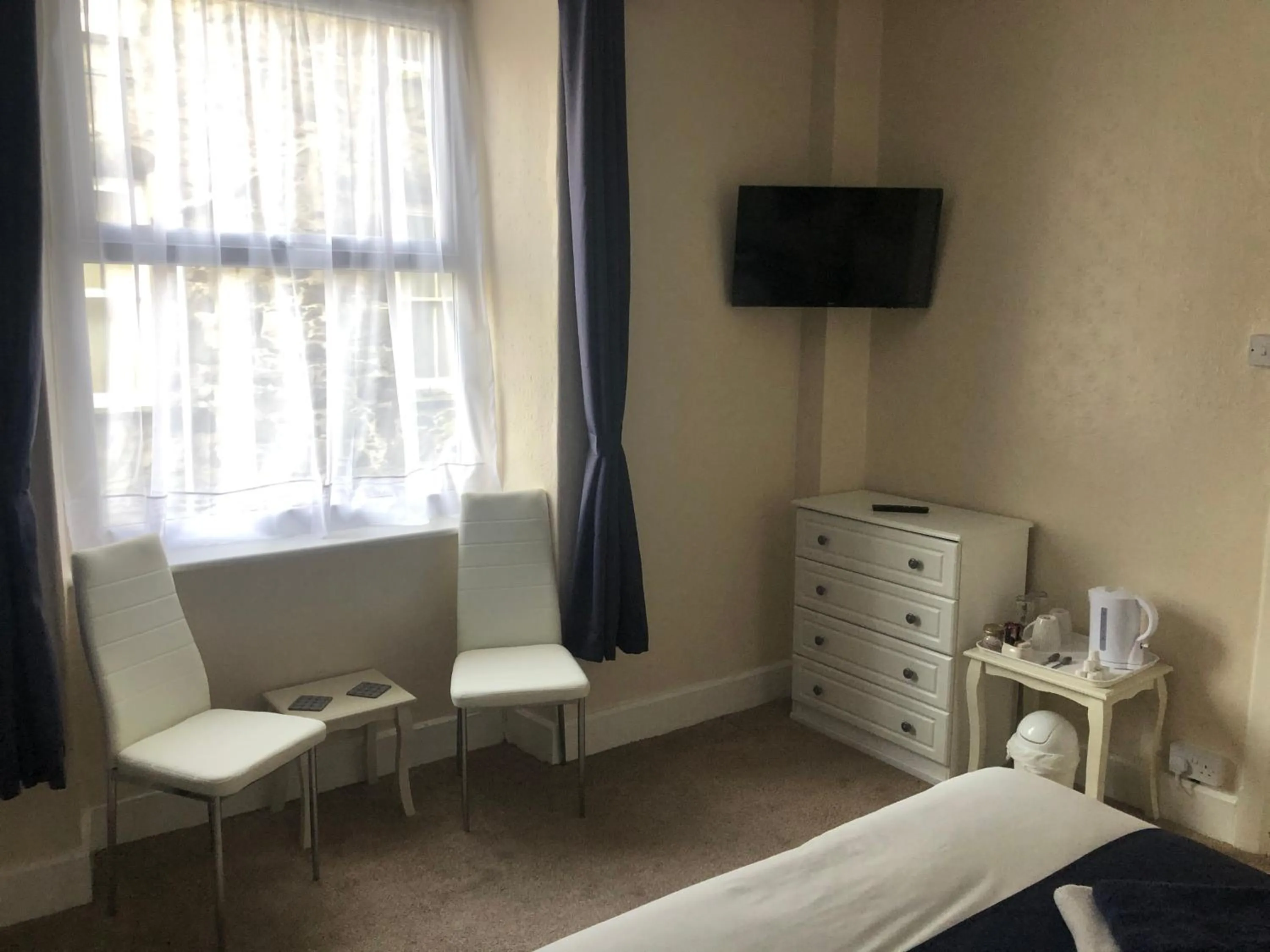 Seating area, Bed in Leamington House