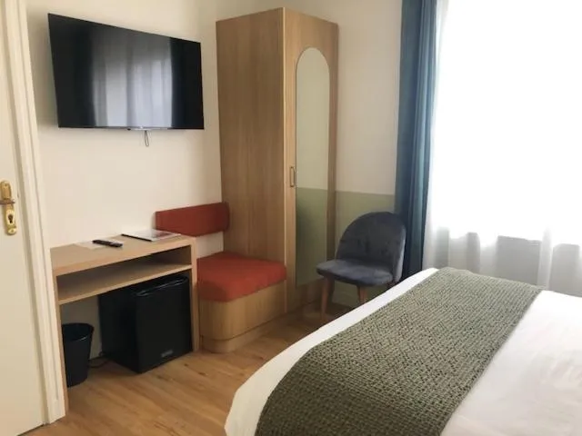 Photo of the whole room, Bed in Family Golf Hotel