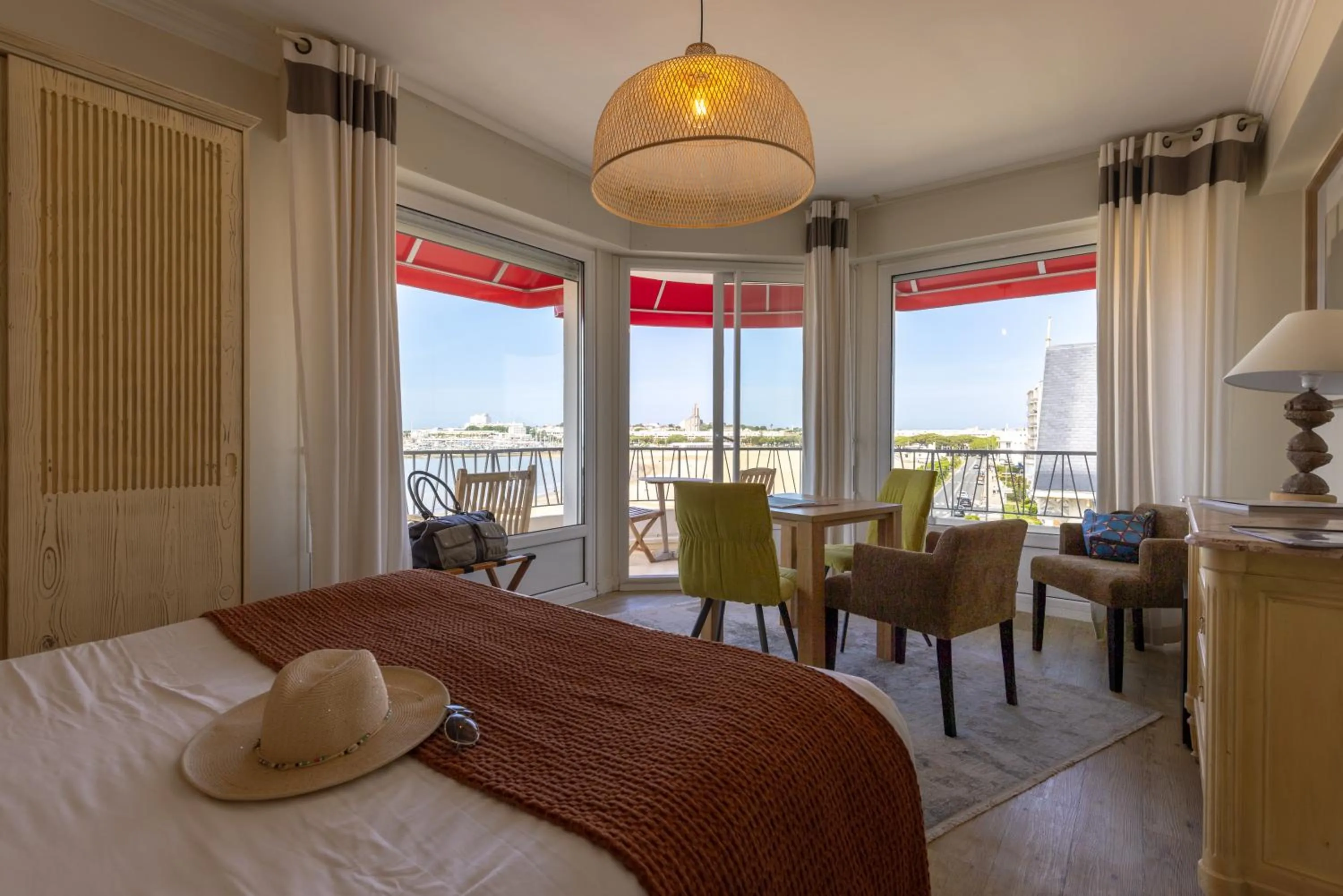 Bed in Family Golf Hotel