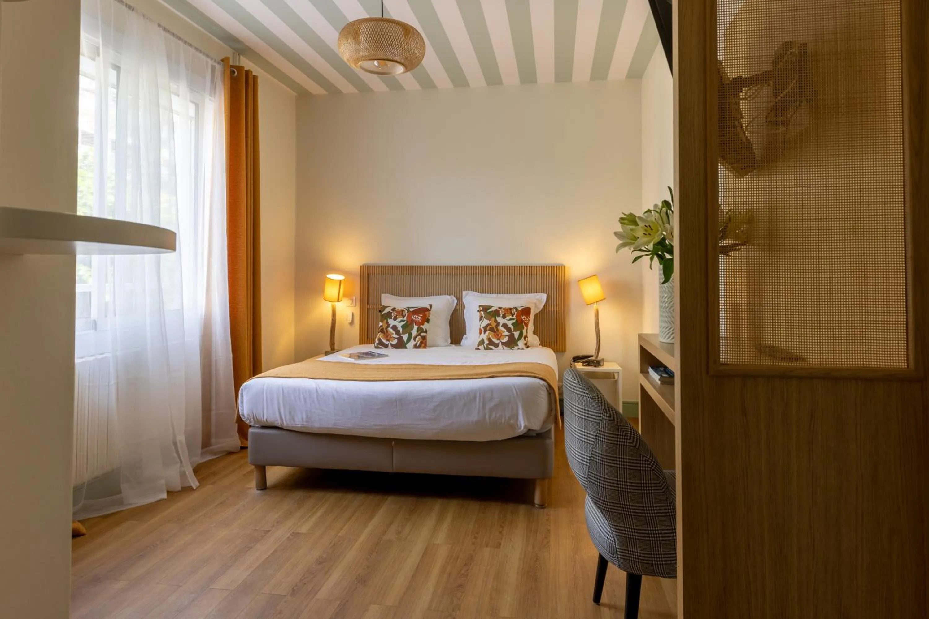 Bed in Family Golf Hotel