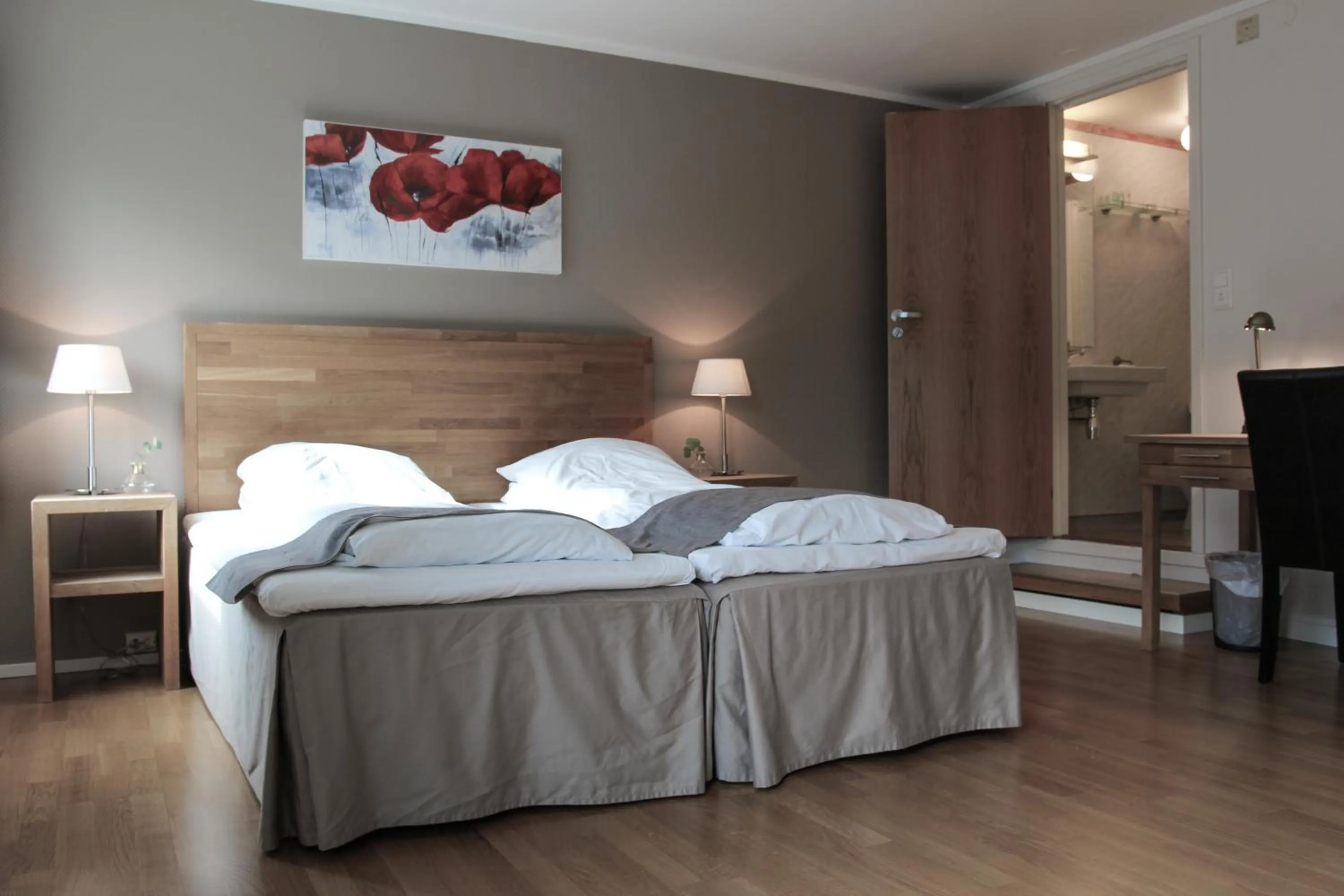 Bed in Brattvåg Fjordhotell