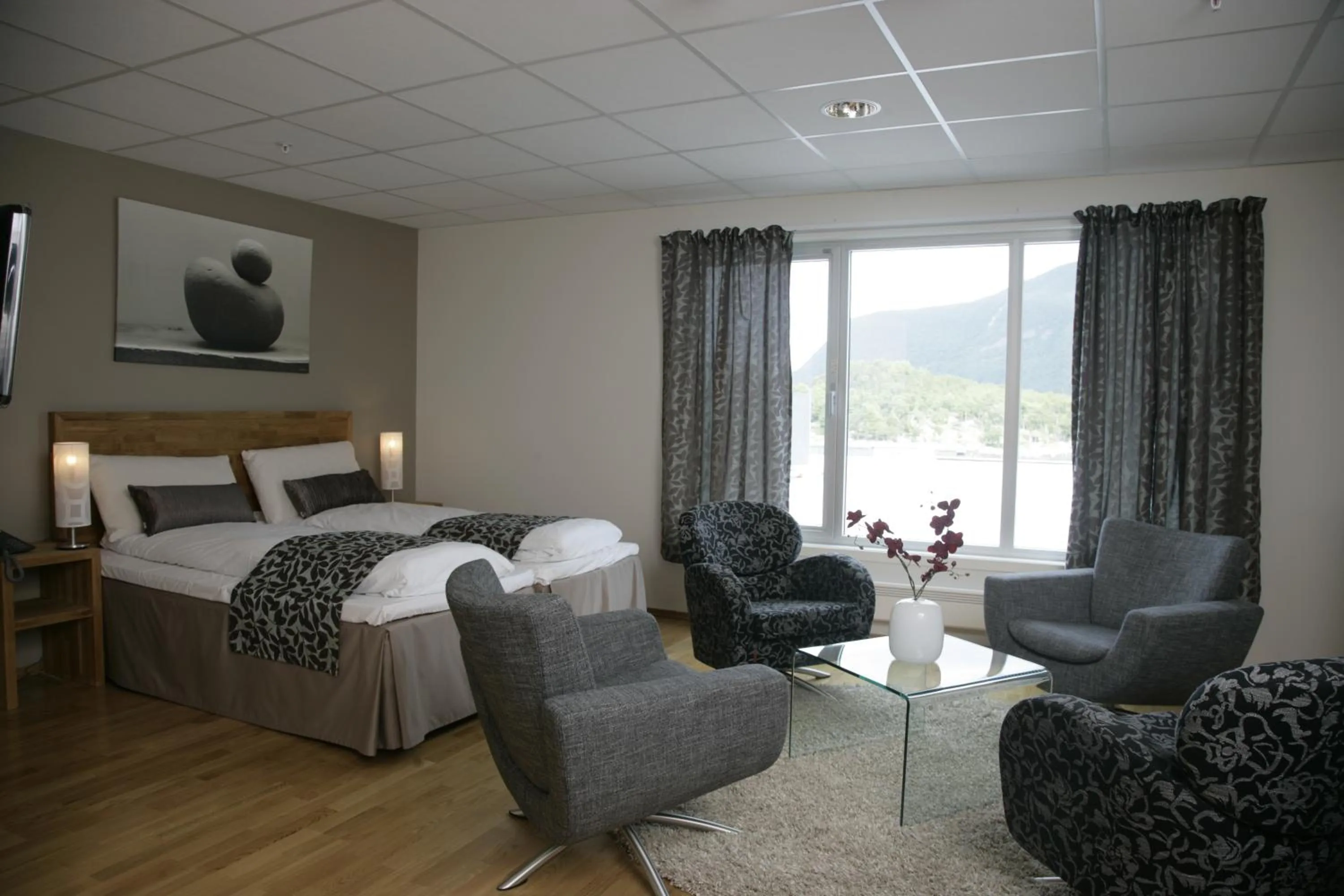 Photo of the whole room in Brattvåg Fjordhotell