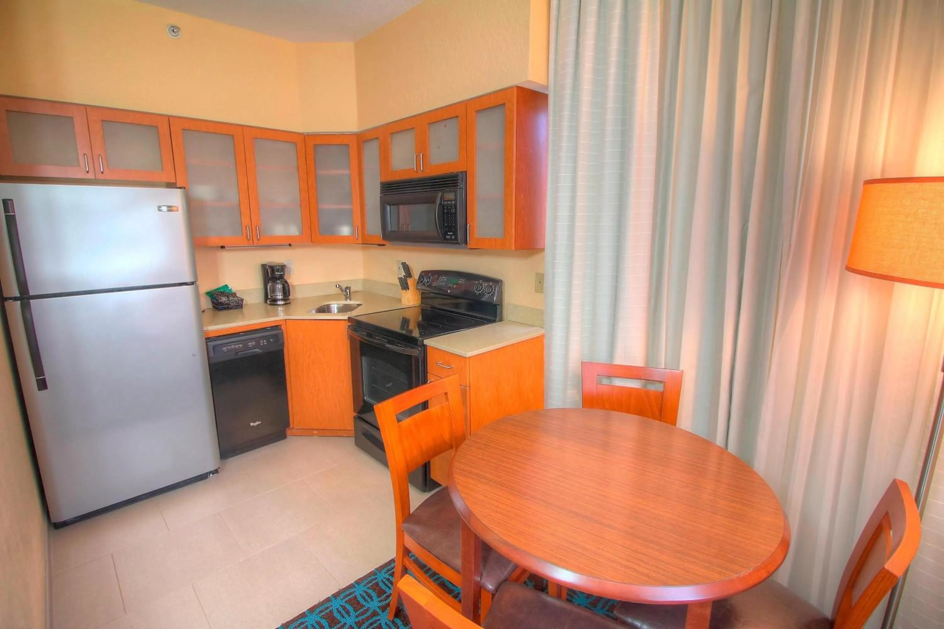 Kitchen or kitchenette in Fairfield Inn & Suites By Marriott Jupiter