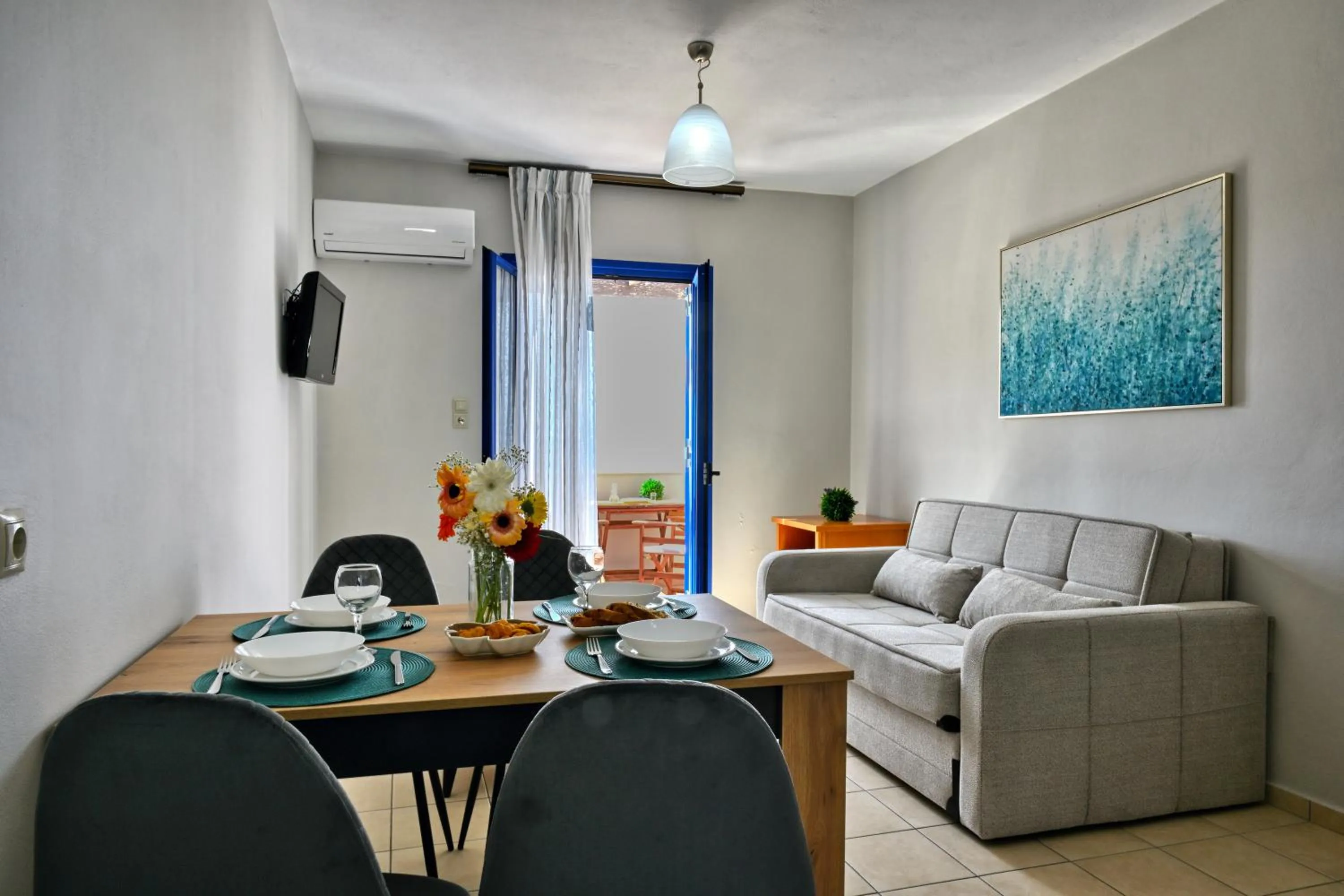 TV and multimedia in Sfakian Horizon