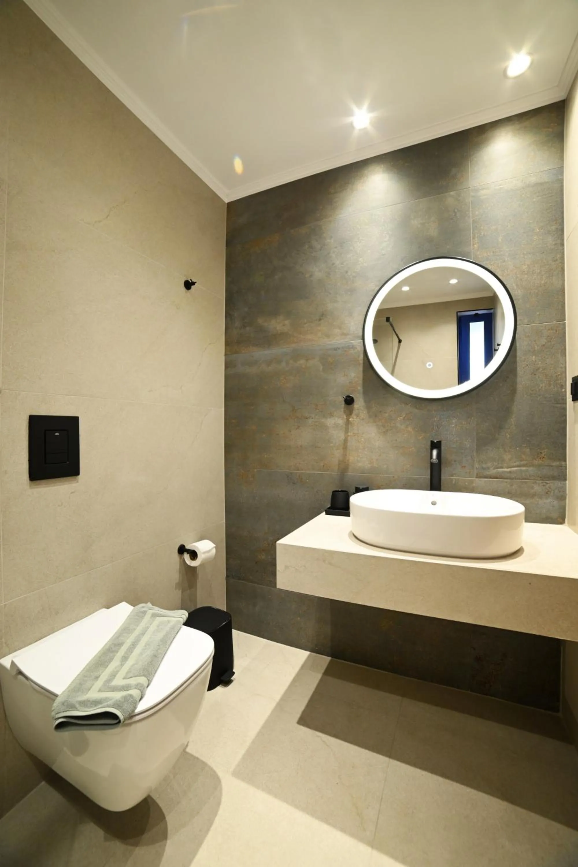 Toilet in Sfakian Horizon