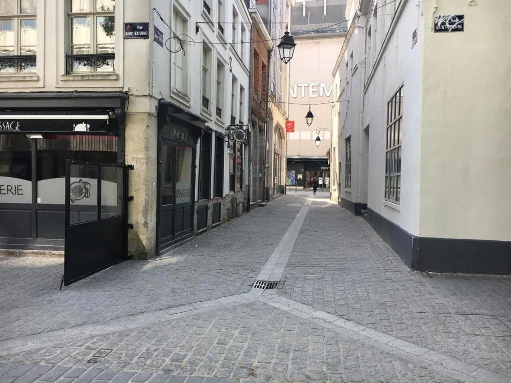 Property building in Hyper centre chambre au calme