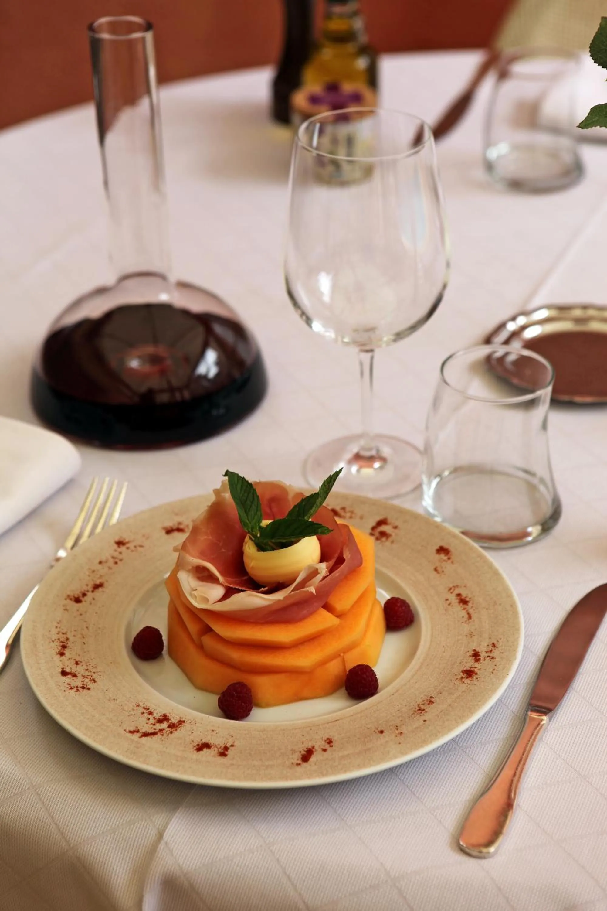 Restaurant/places to eat in Logis Hôtel Restaurant de la Paix