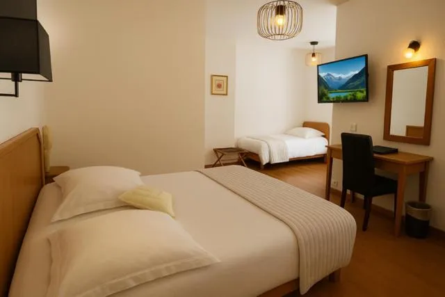 Bed in Logis Hôtel Restaurant de la Paix