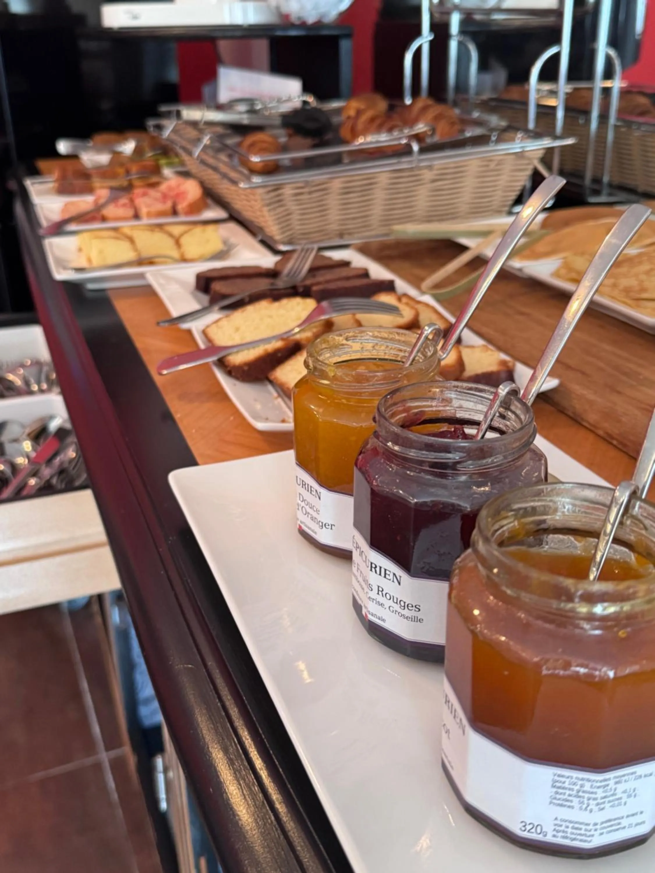Breakfast in Logis Hôtel Restaurant de la Paix