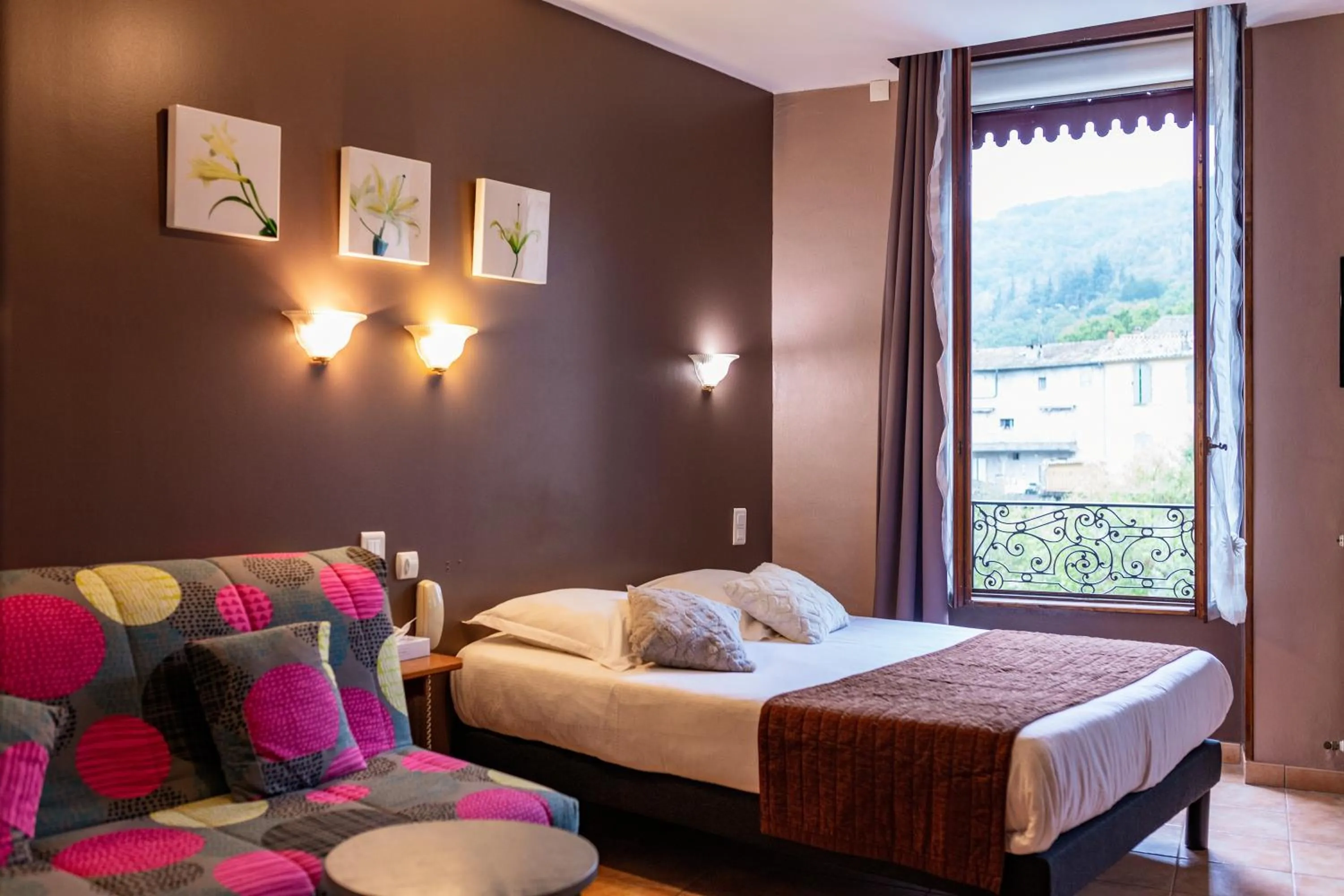 Bedroom, Bed in Logis Hôtel Restaurant de la Paix