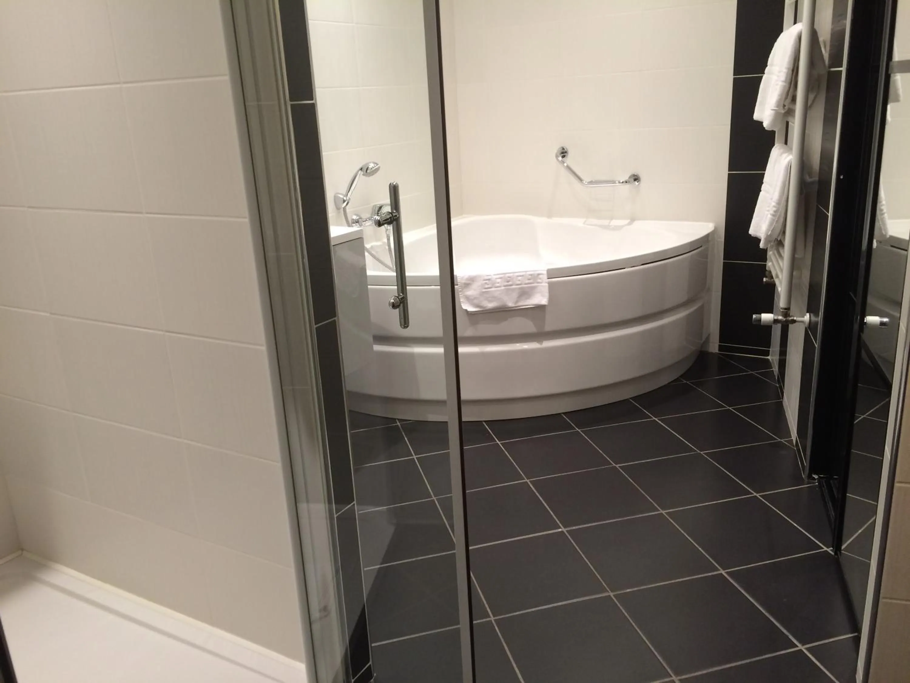 Massage in Logis Hôtel Restaurant de la Paix